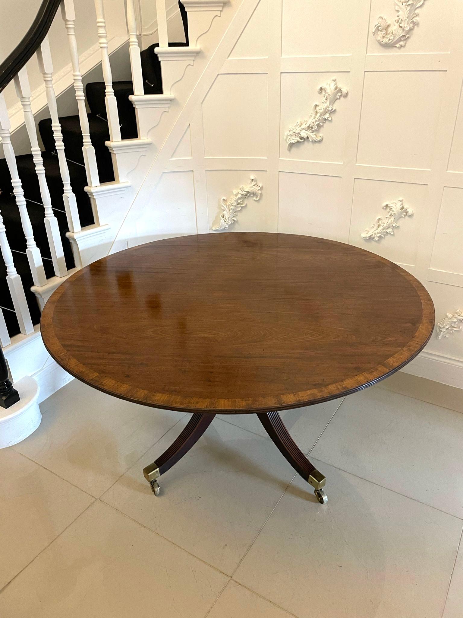 Antique George III Quality Figured Mahogany Circular Dining Table  In Good Condition For Sale In Suffolk, GB