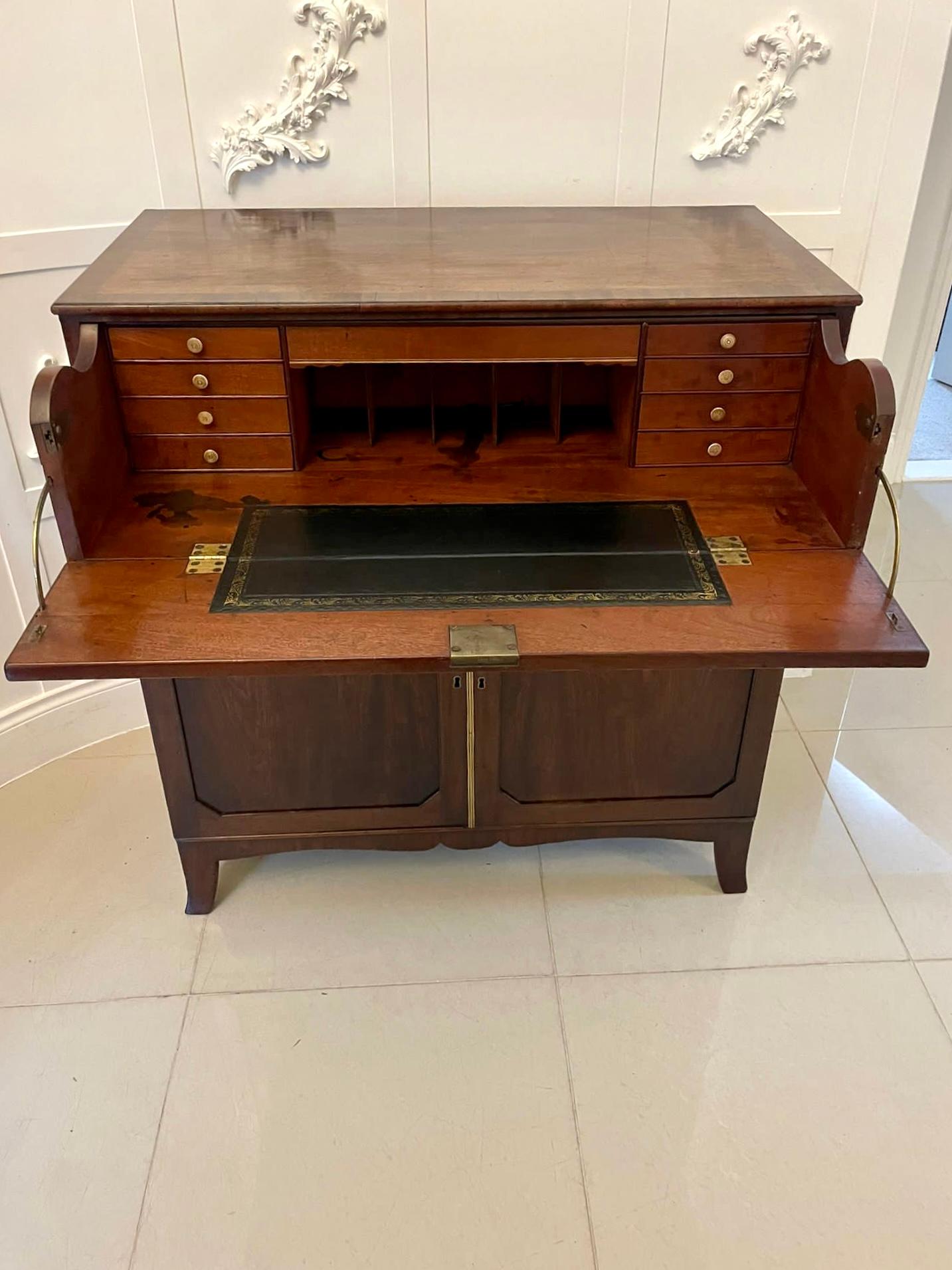 Antiquité - George III Quality Figured Mahogany Secretaire Desk/Cabinet  en vente 1