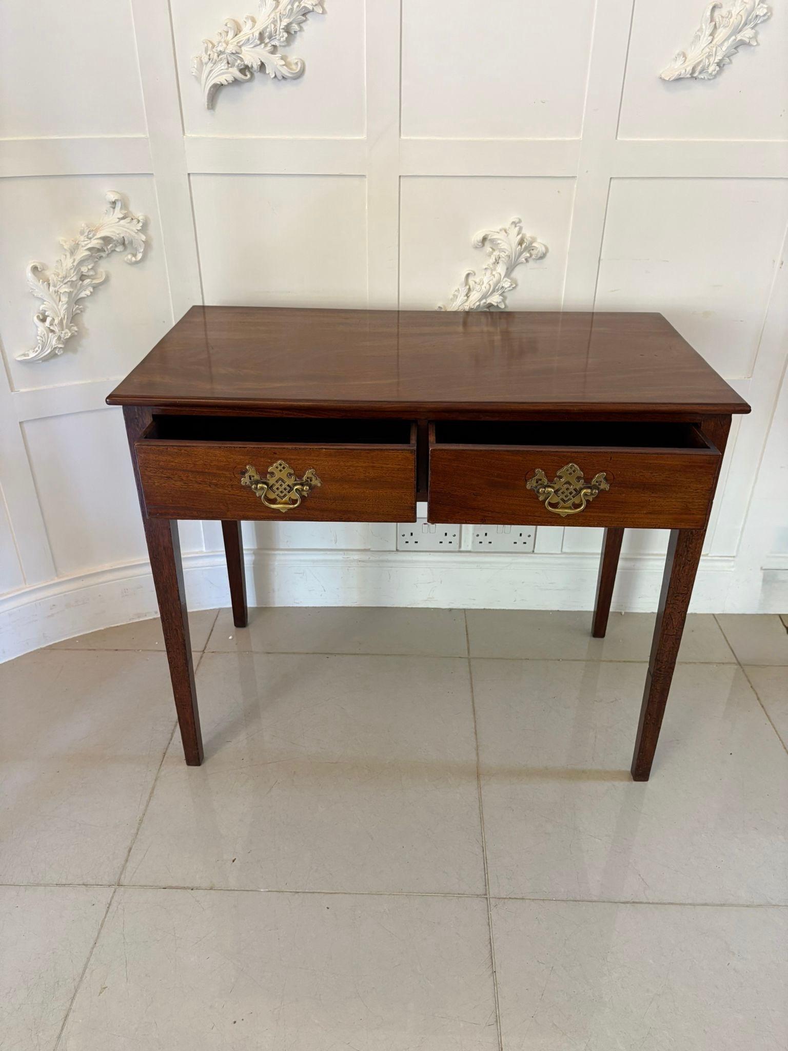 Antigua mesa auxiliar de caoba figurada de calidad Jorge III Otro en venta