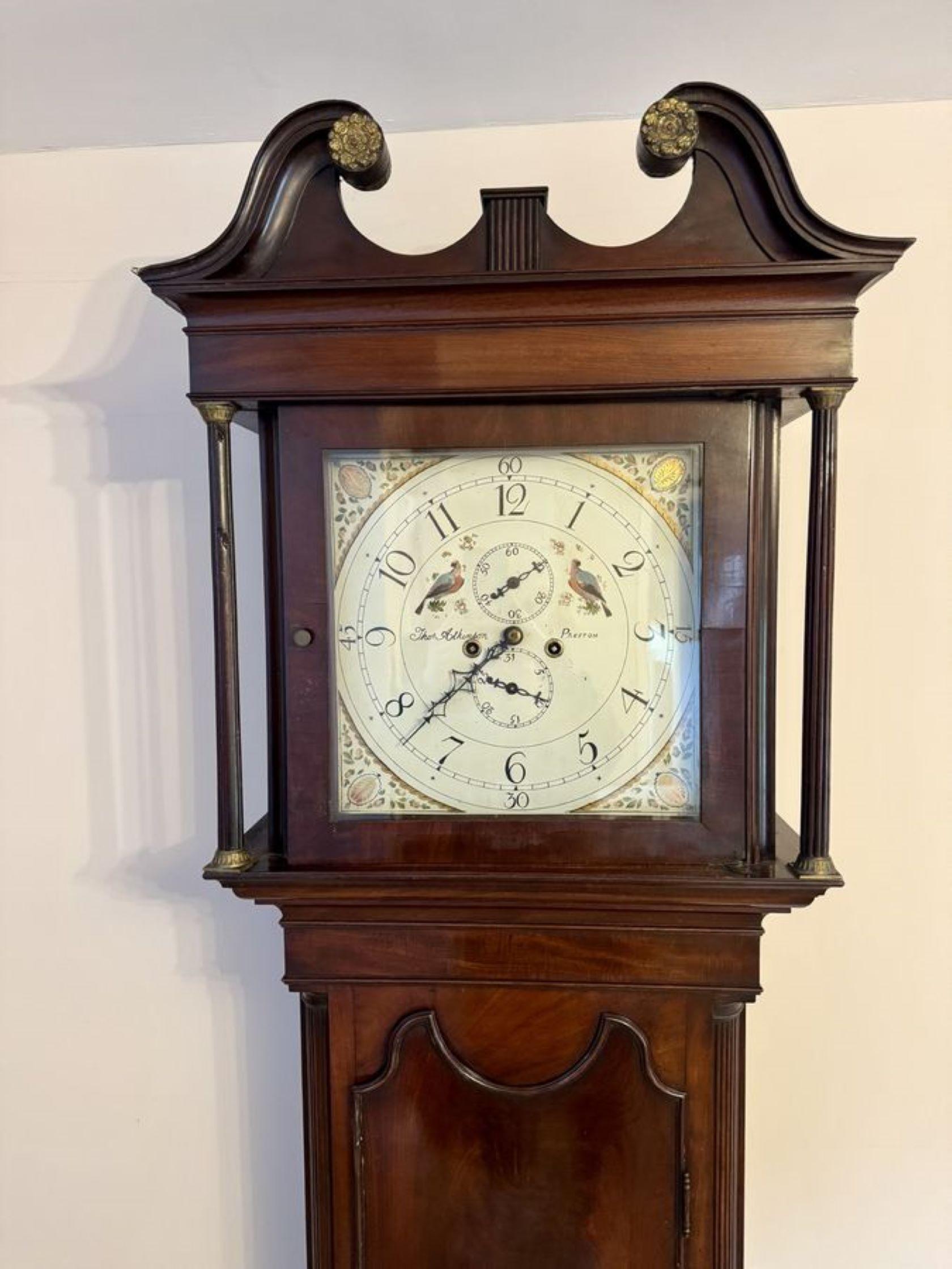 Antique George III quality mahogany 8 day longcase clock, having a quality mahogany case with a swan neck pediment reeded turned columns to the hood, a shaped reeded edge door to the case flanked by reeded columns standing on bracket feet, having a