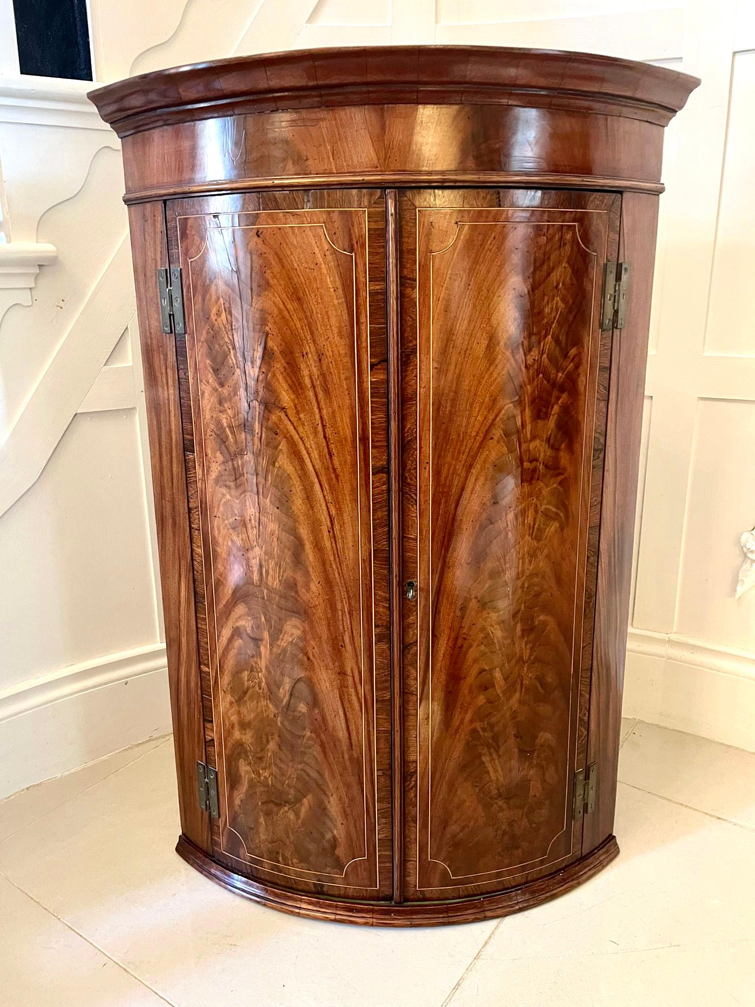 Antique George III Quality Mahogany Bow Fronted Hanging Corner Cabinet In Good Condition For Sale In Suffolk, GB