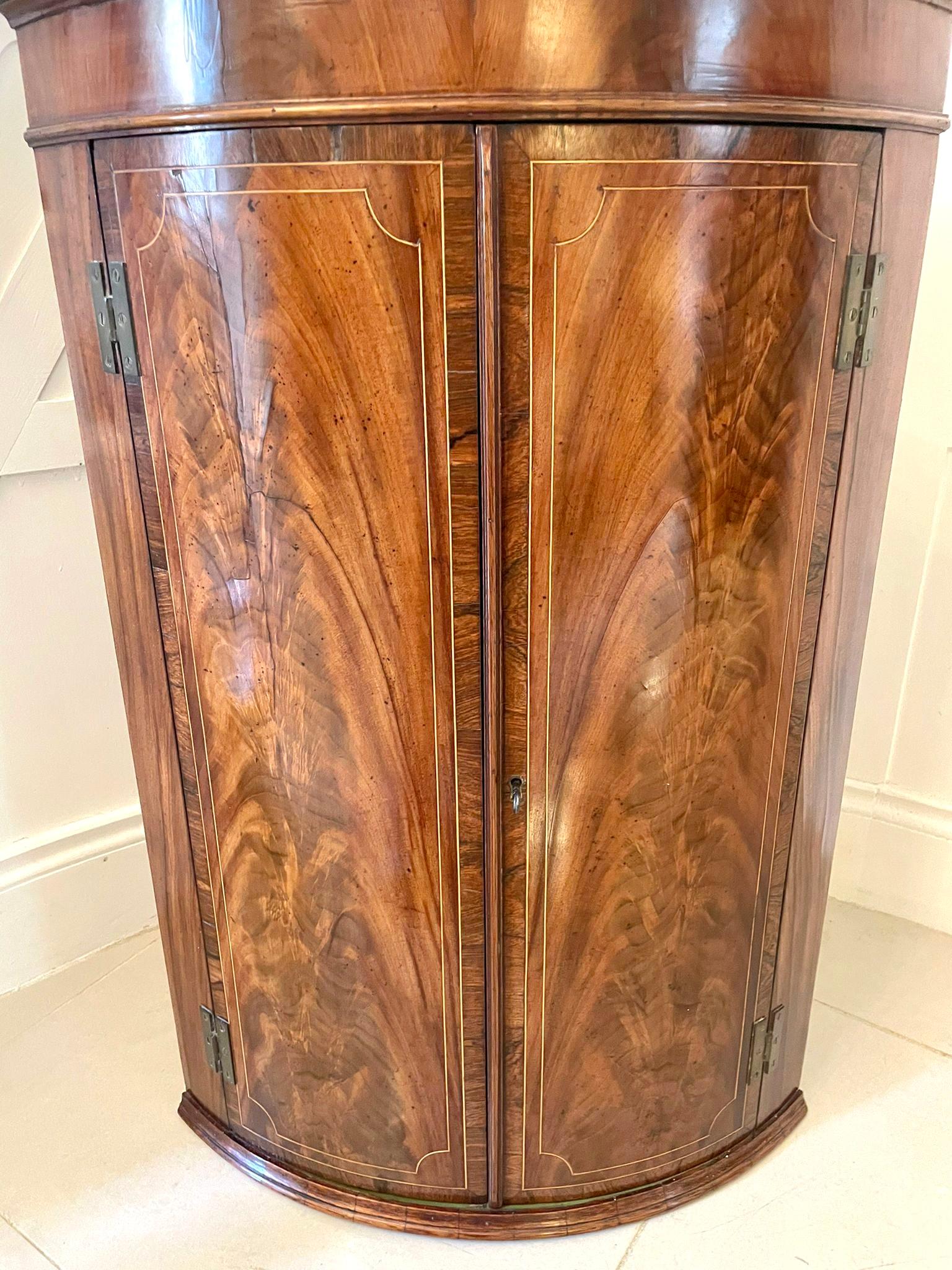 18th Century and Earlier Antique George III Quality Mahogany Bow Fronted Hanging Corner Cabinet For Sale