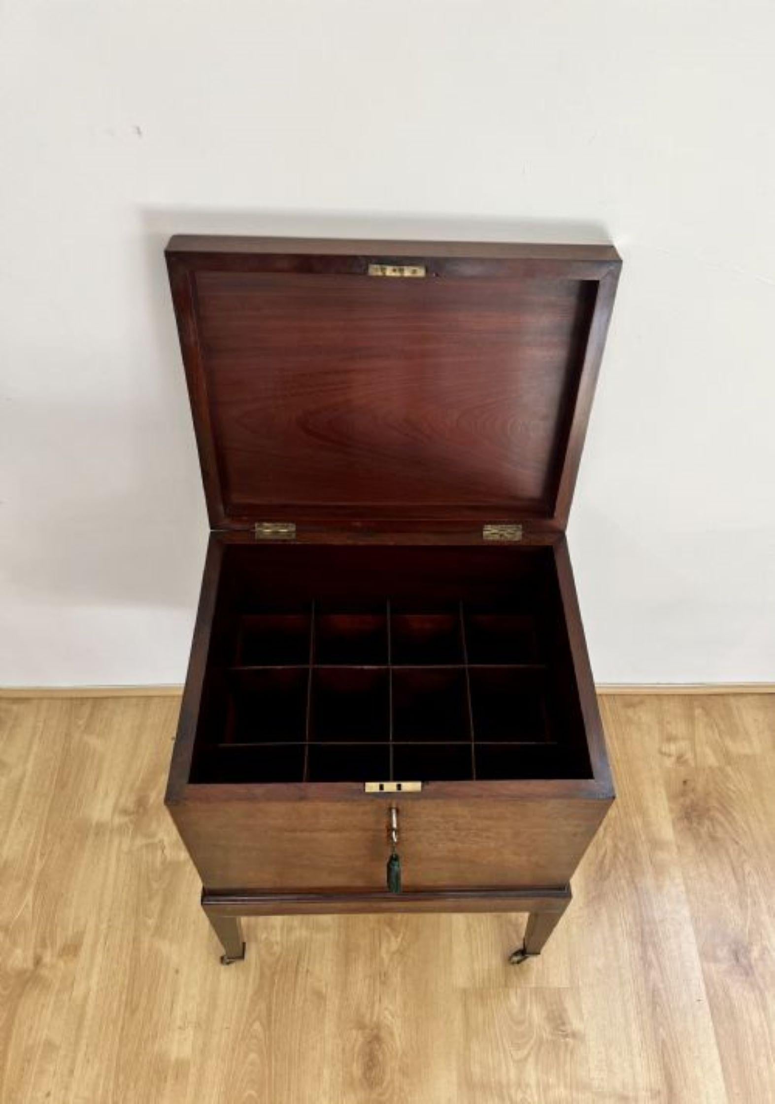 Antique George III quality mahogany callarette having a quality figured mahogany and satinwood inlaid stringing, with a lift up top opening to reveal the original storage compartments for wine bottles, original brass carrying handles to the sides
