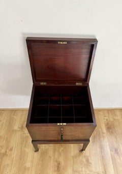 Antique George III quality mahogany callarette