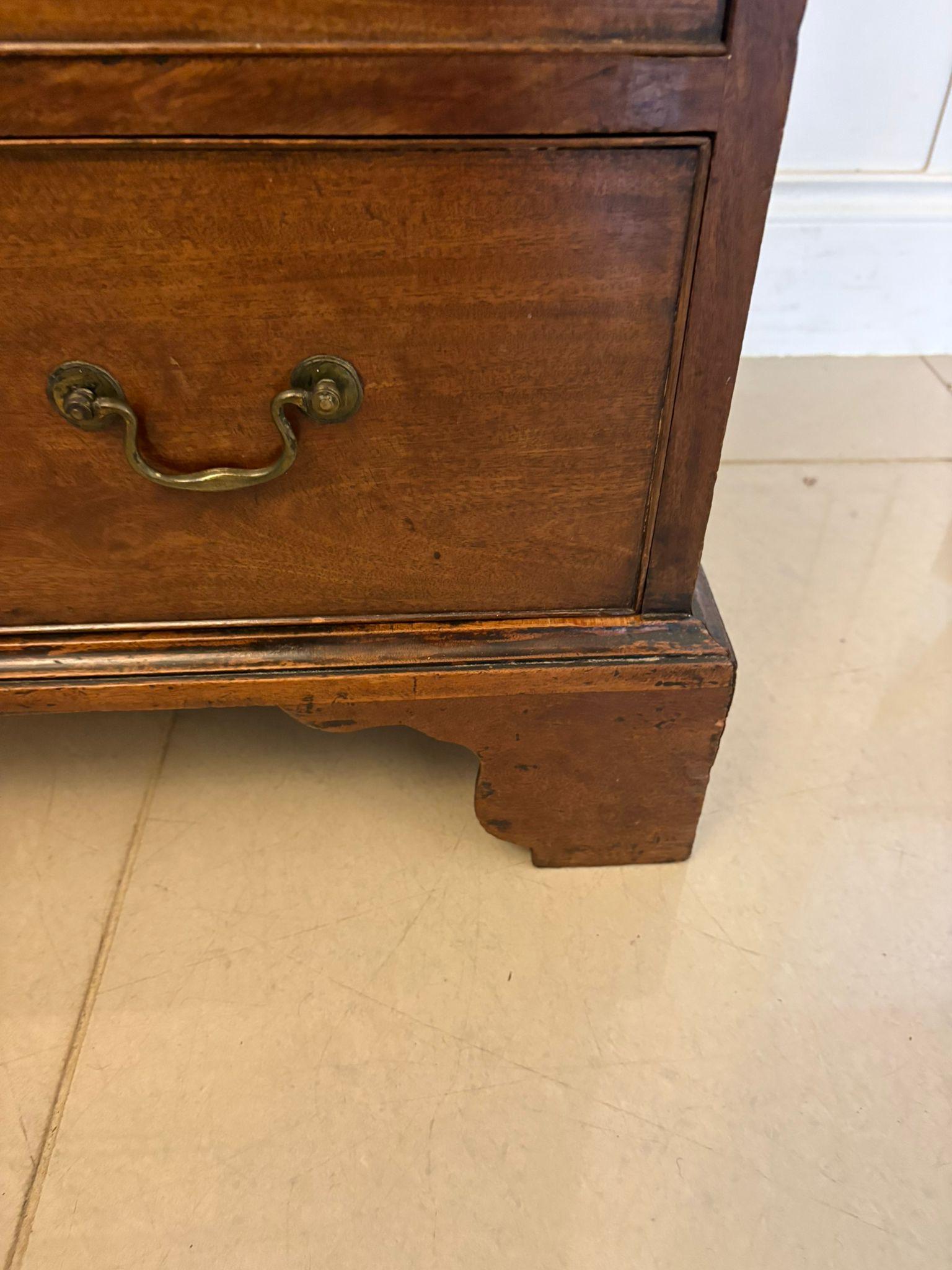 Ancienne commode à 4 tiroirs en acajou de qualité George III Bon état - En vente à Suffolk, GB