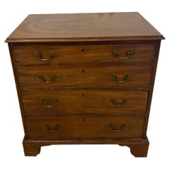 Ancienne commode à 4 tiroirs en acajou de qualité George III