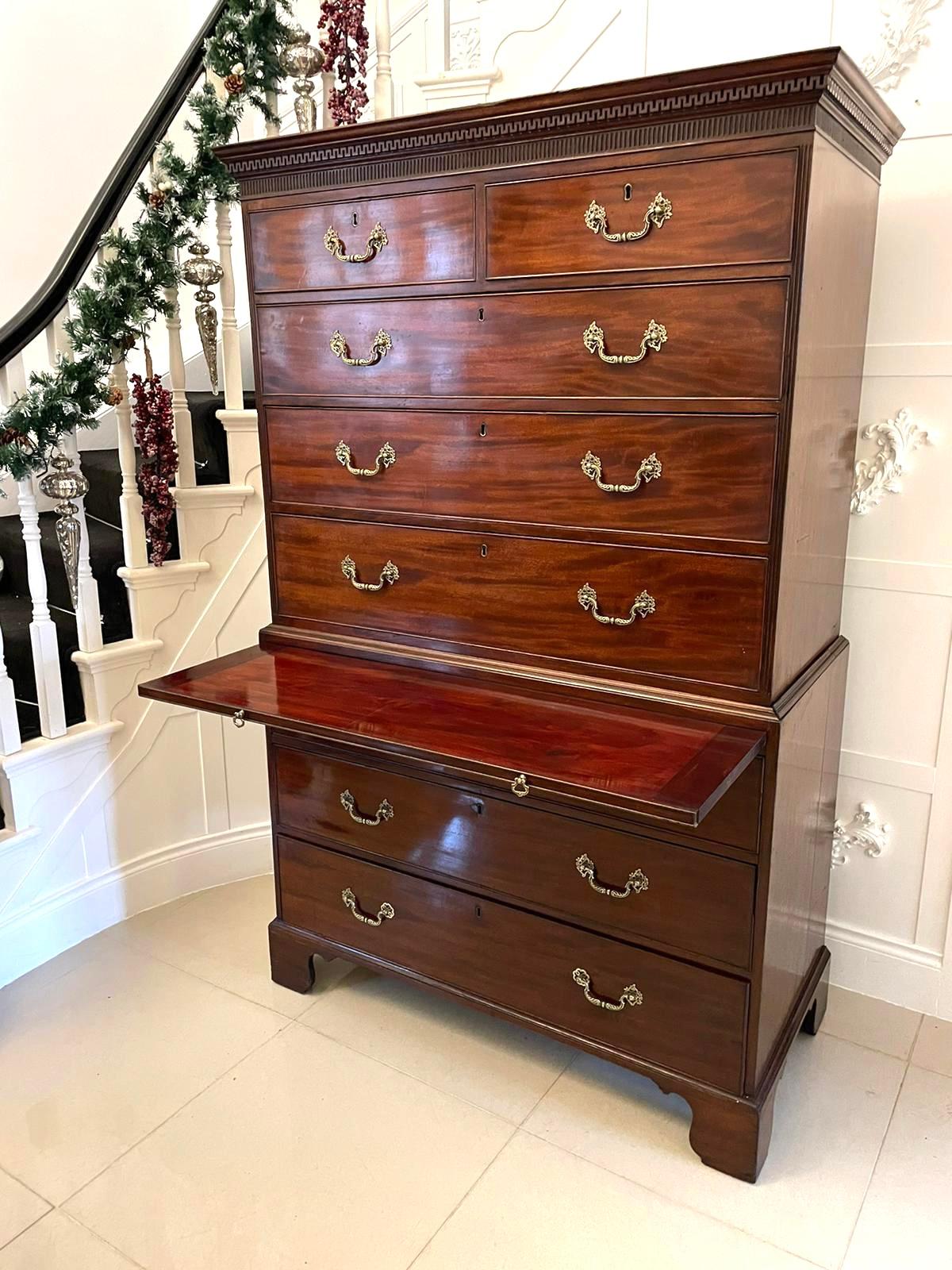 Antique George III quality mahogany chest on chest having a quality shaped dental reeded moulded cornice above two short and six long mahogany cockbeeded and oak lined drawers with original pretty ornate brass handles, brushing slide with original