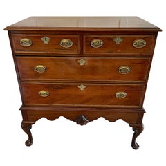 Ancienne commode en acajou de qualité George III sur pied