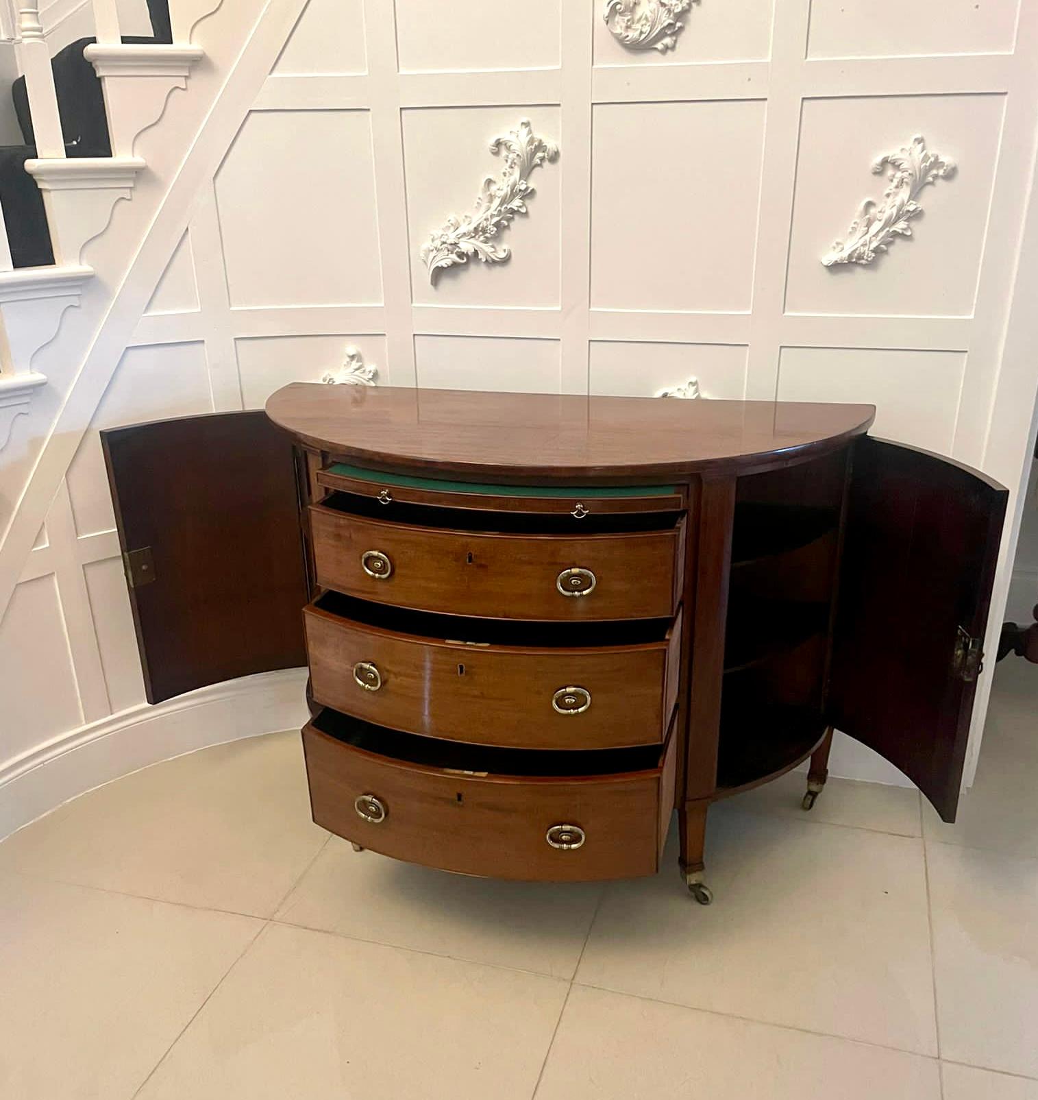 Antique George III Quality Mahogany Demi Lune Shaped Commode/Chest of Drawers In Good Condition In Suffolk, GB