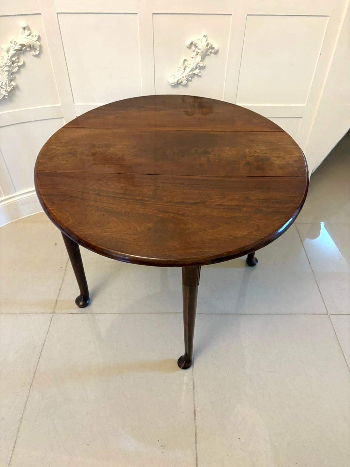 Anglais Ancienne table à abattant en acajou de qualité George III en vente