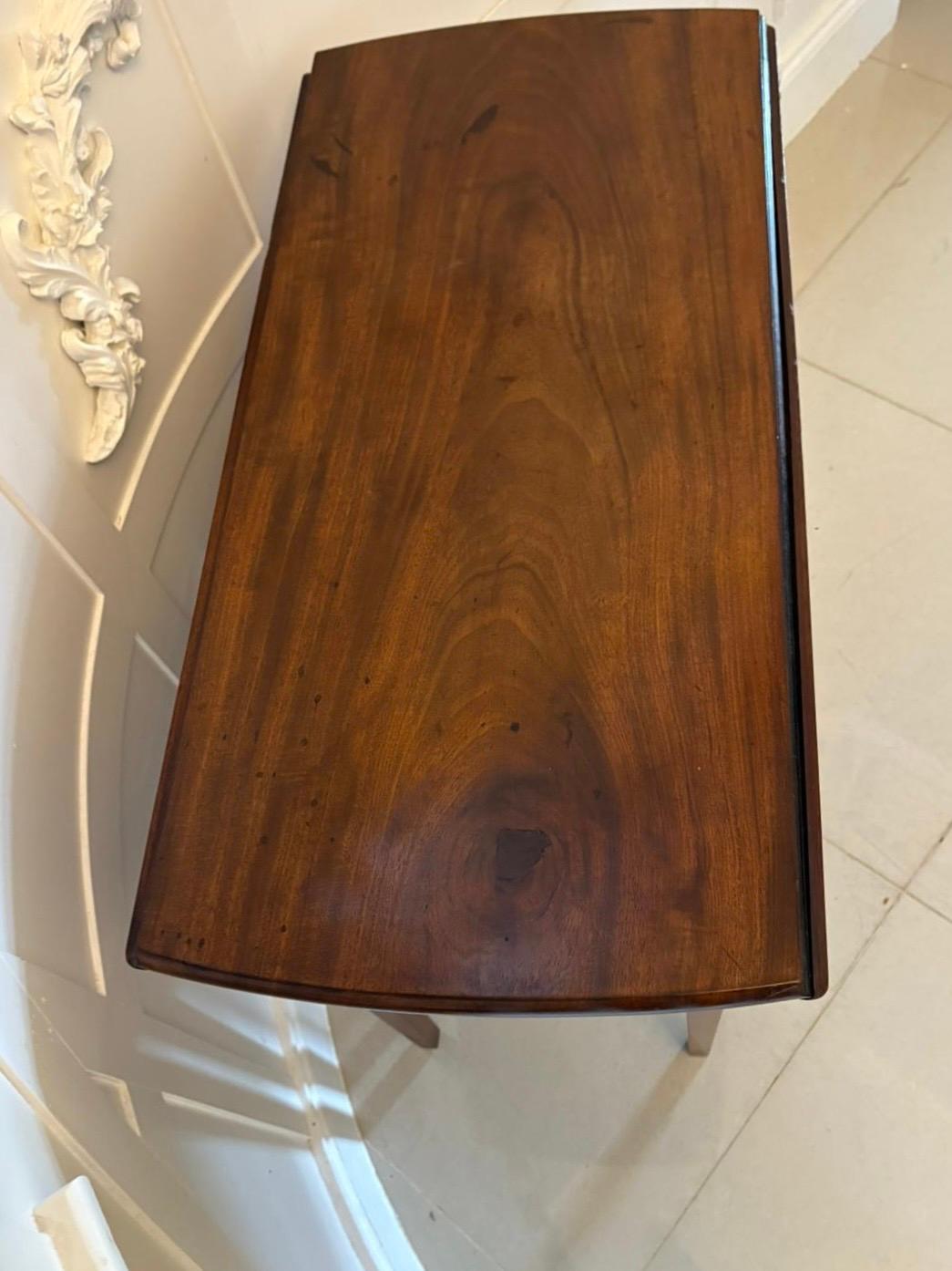 Ancienne table à abattant en acajou de qualité George III Bon état - En vente à Suffolk, GB