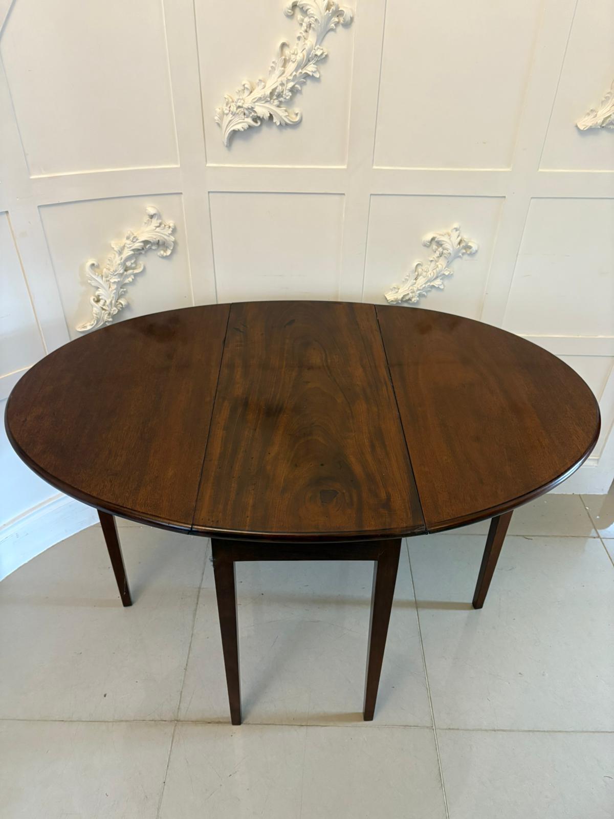 Ancienne table à abattant en acajou de qualité George III en vente 1