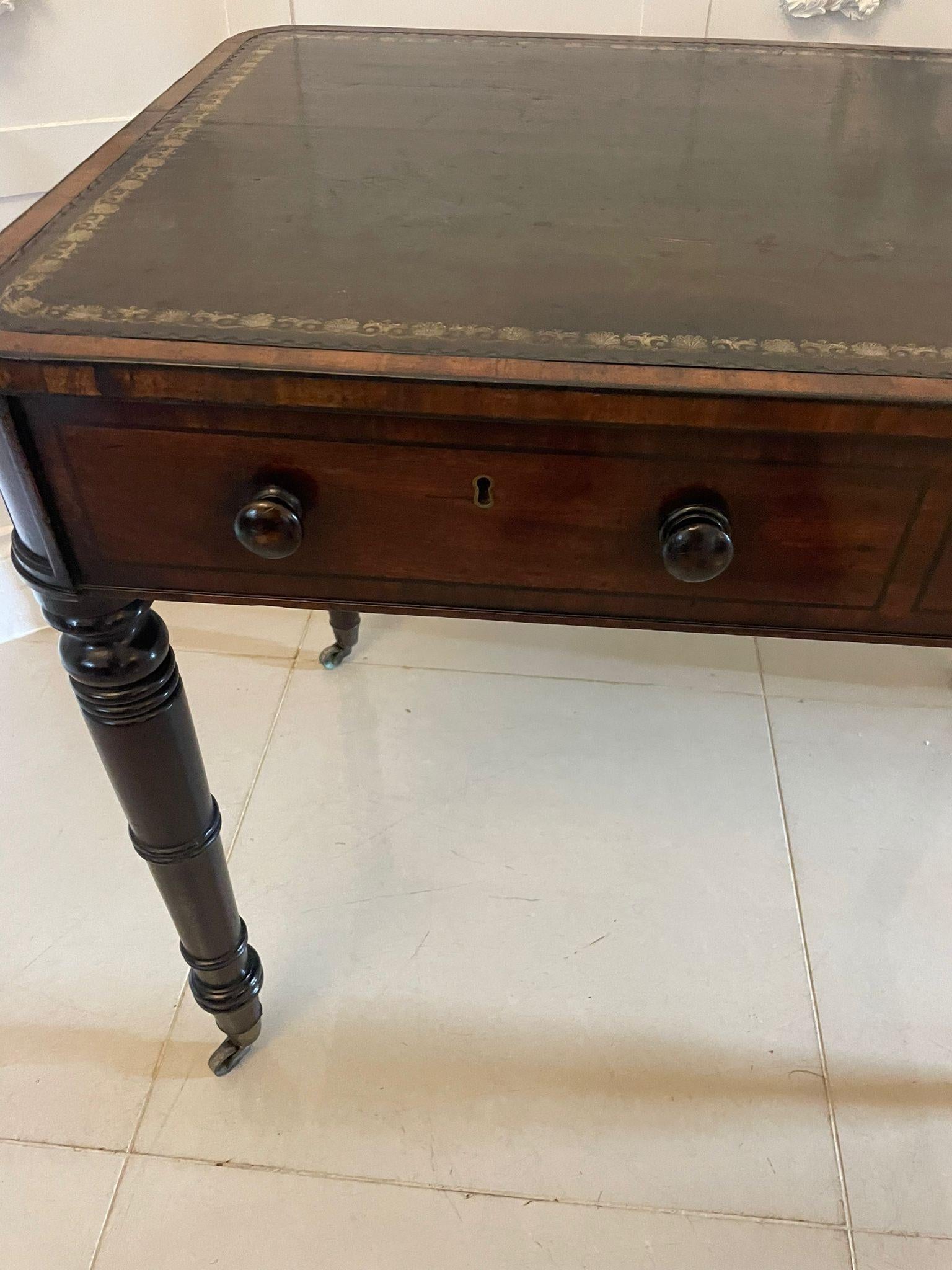 Antico scrittoio indipendente in mogano di qualità Giorgio III con piano in pelle in vendita 1