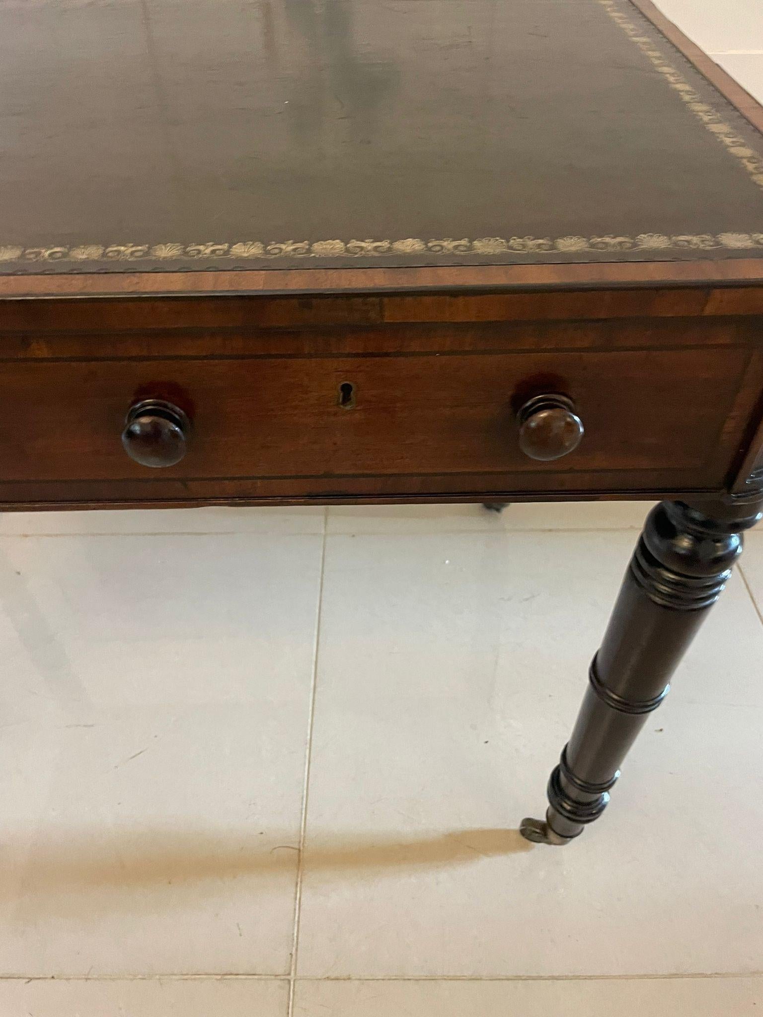 Antico scrittoio indipendente in mogano di qualità Giorgio III con piano in pelle in vendita 2