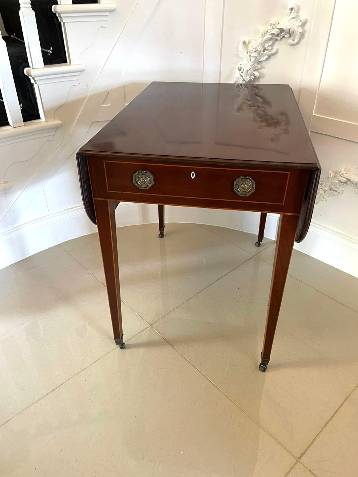 Antiker Pembroke-Tisch aus Mahagoni mit Intarsien in George III.-Qualität (Englisch) im Angebot