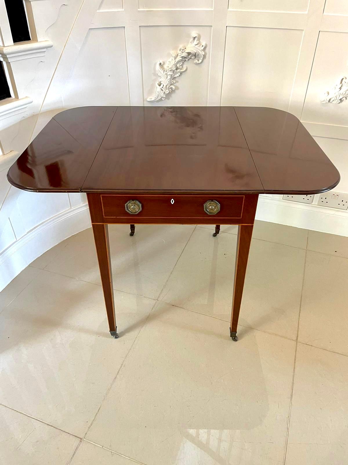 Antiker Pembroke-Tisch aus Mahagoni mit Intarsien in George III.-Qualität (Sonstiges) im Angebot