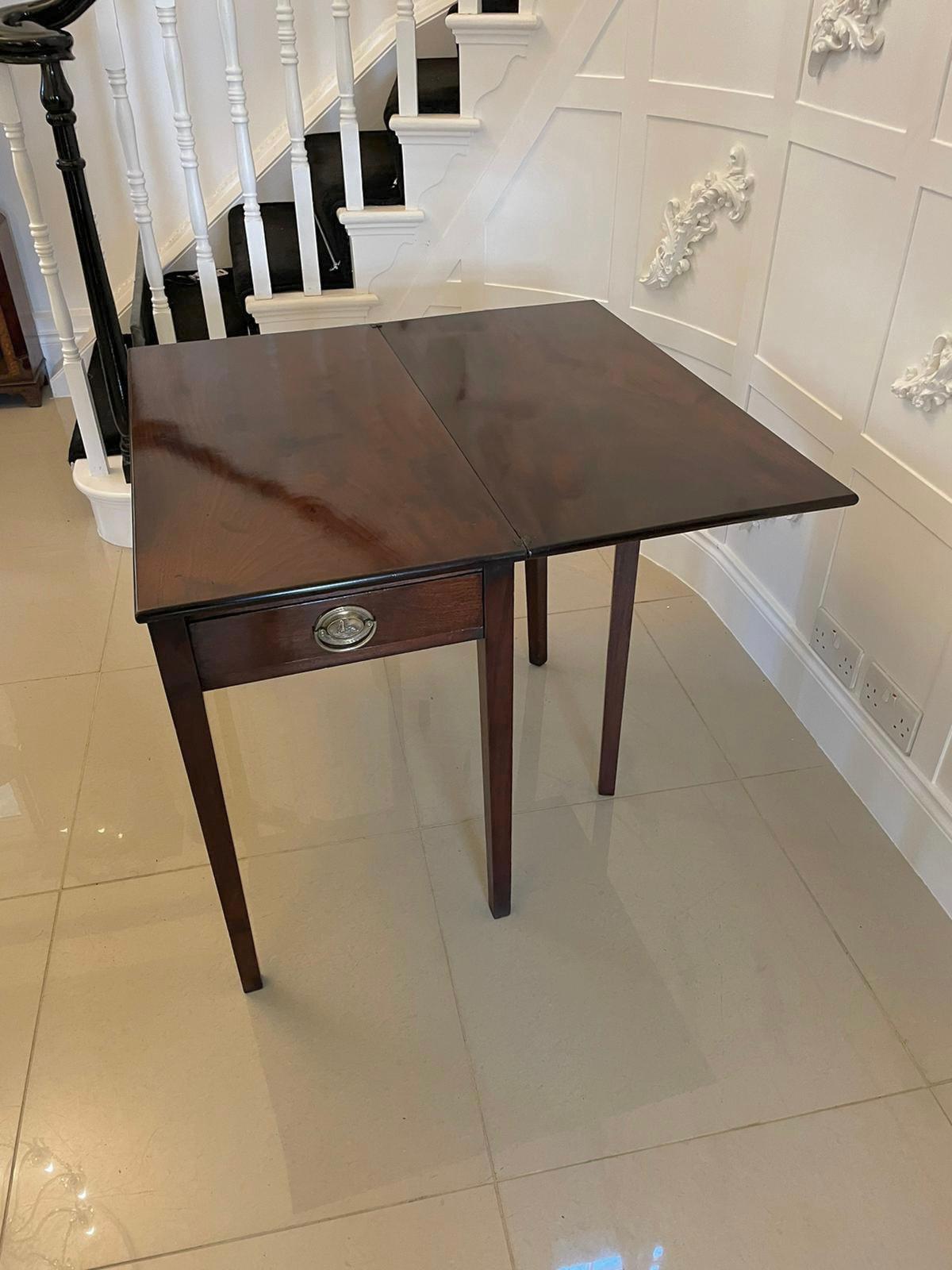 Antique George III Quality Mahogany Inlaid Tea Table In Good Condition For Sale In Suffolk, GB