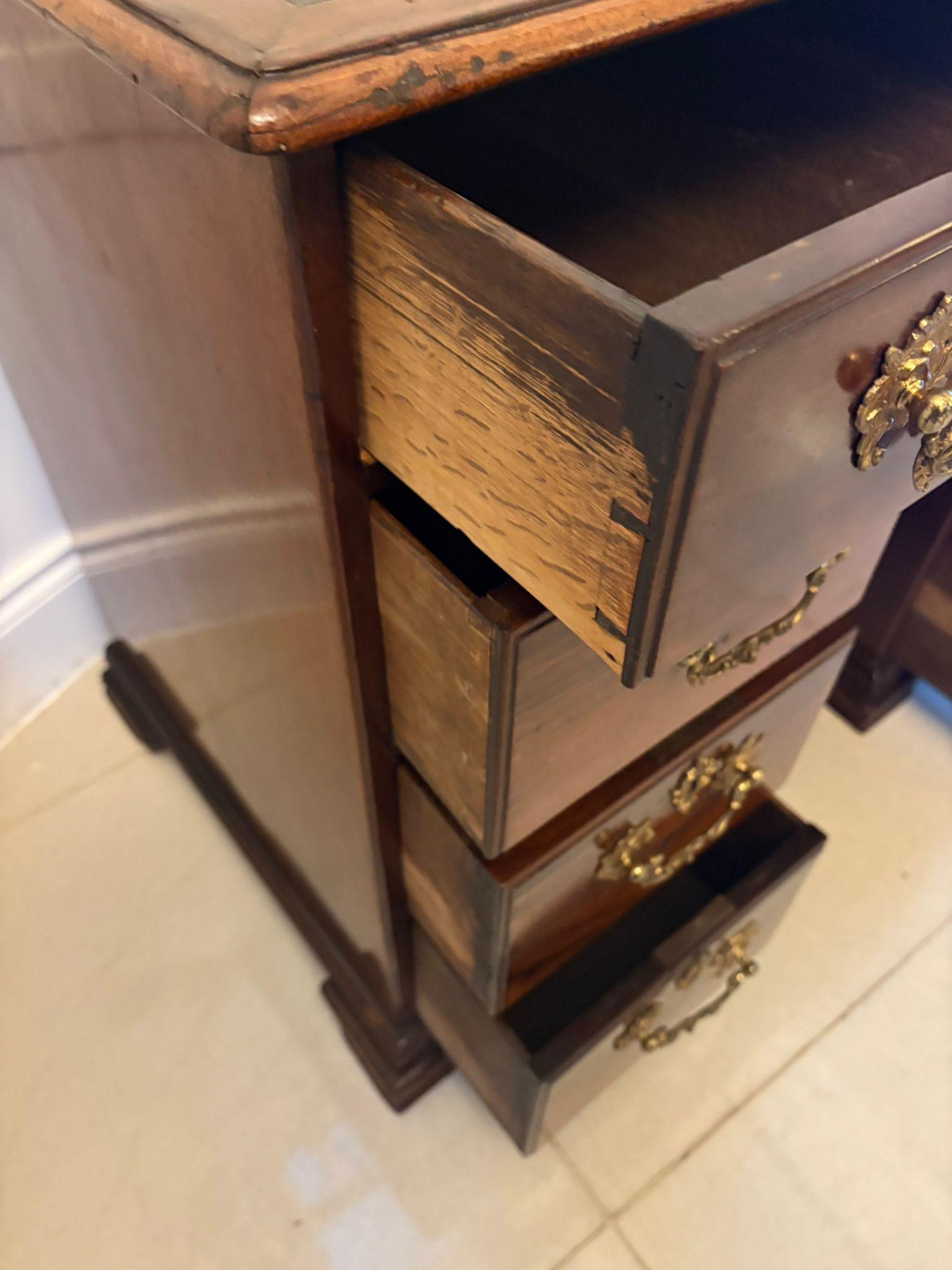 Antiker Knielochschreibtisch aus Mahagoni in George III Qualität im Angebot 4