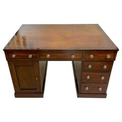 Antique bureau d'associé en acajou de qualité George III