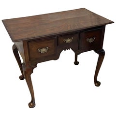 Antico Lowboy in Oak di qualità Giorgio III