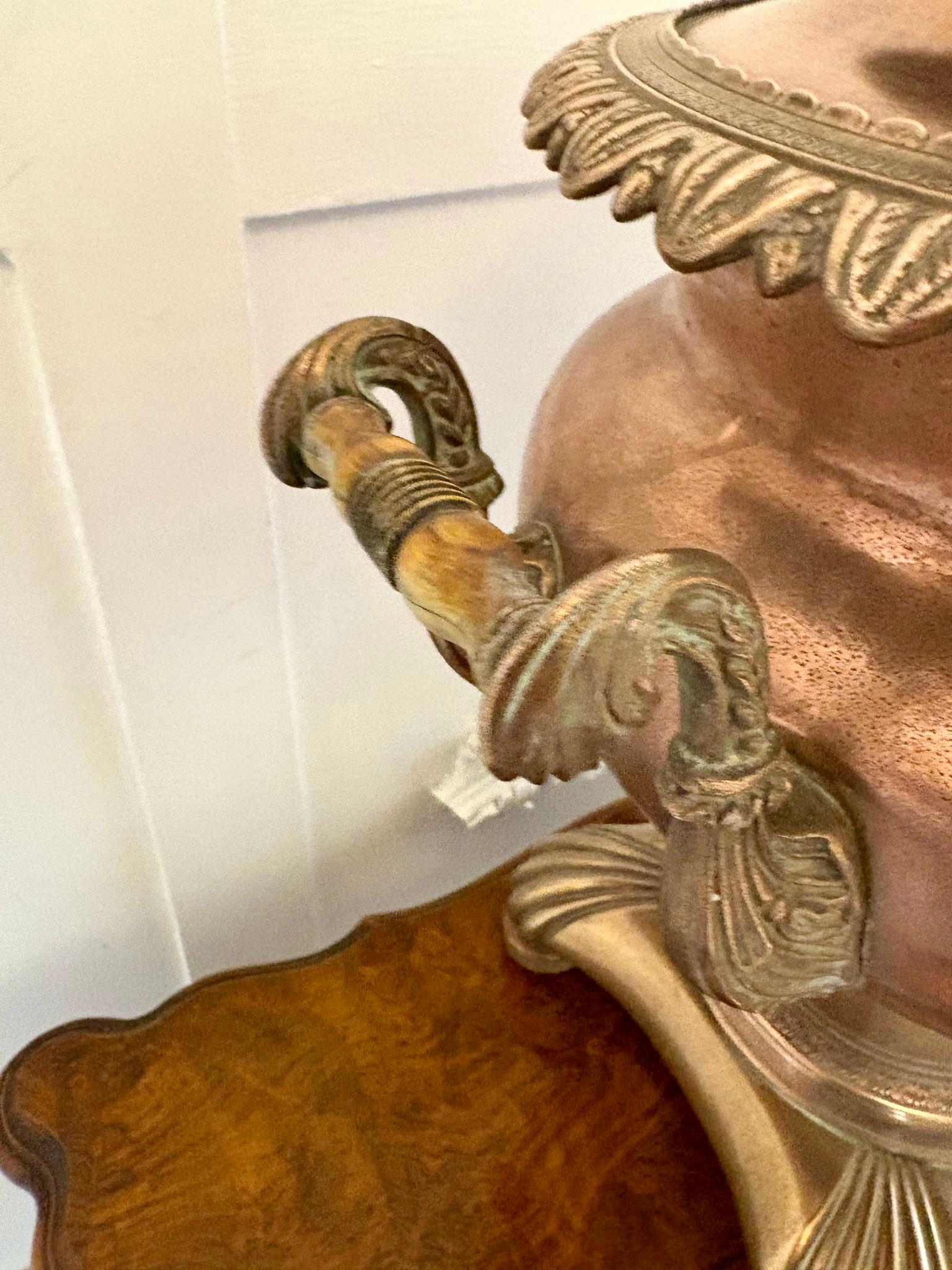 Inglese Antico samovar/urna da tè in rame ornato di qualità Giorgio III in vendita