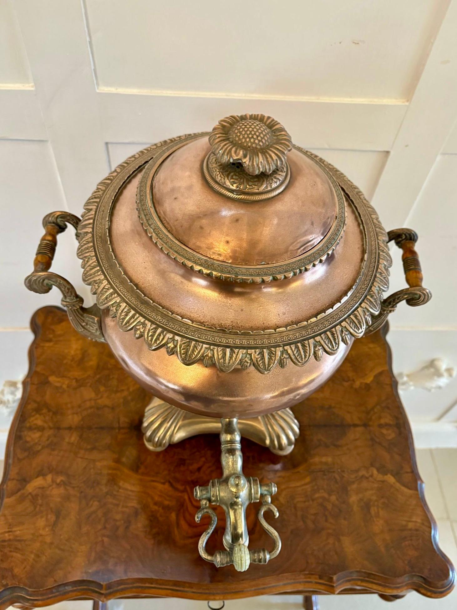 Antico samovar/urna da tè in rame ornato di qualità Giorgio III in vendita 2