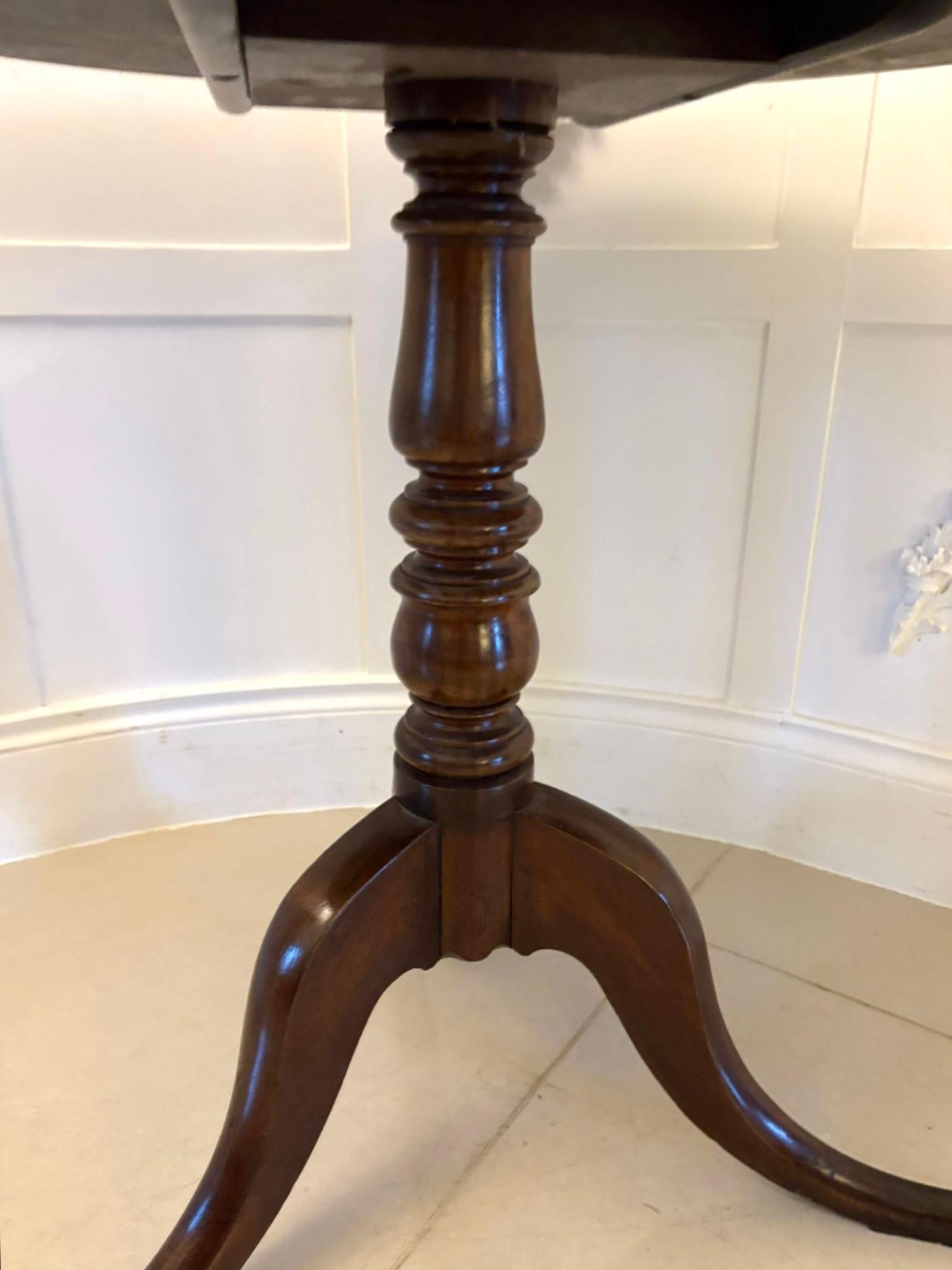 XIXe siècle Ancienne lampe circulaire en acajou prune de qualité George III en vente