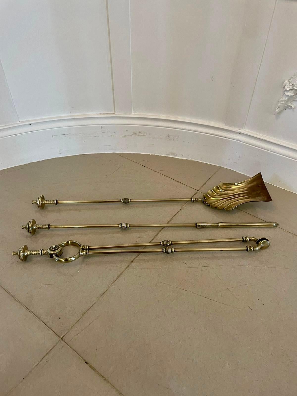 Antique George III Quality Set of 3 Brass Fire Irons en vente 1