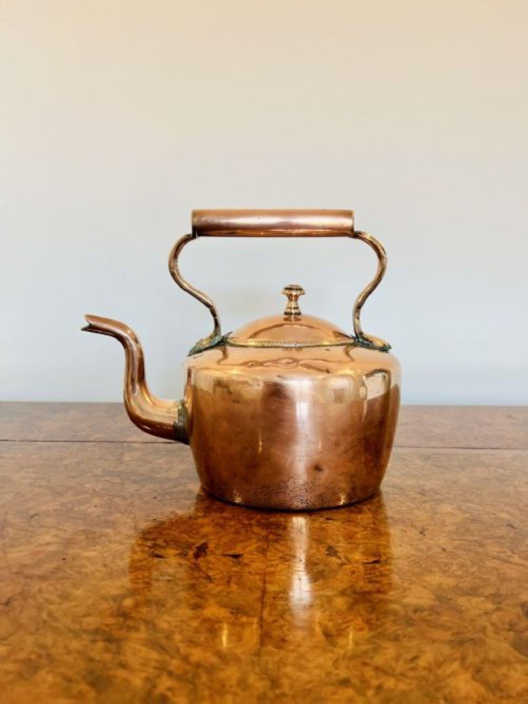 Antique George III Quality Small Copper Kettle In Good Condition For Sale In Ipswich, GB
