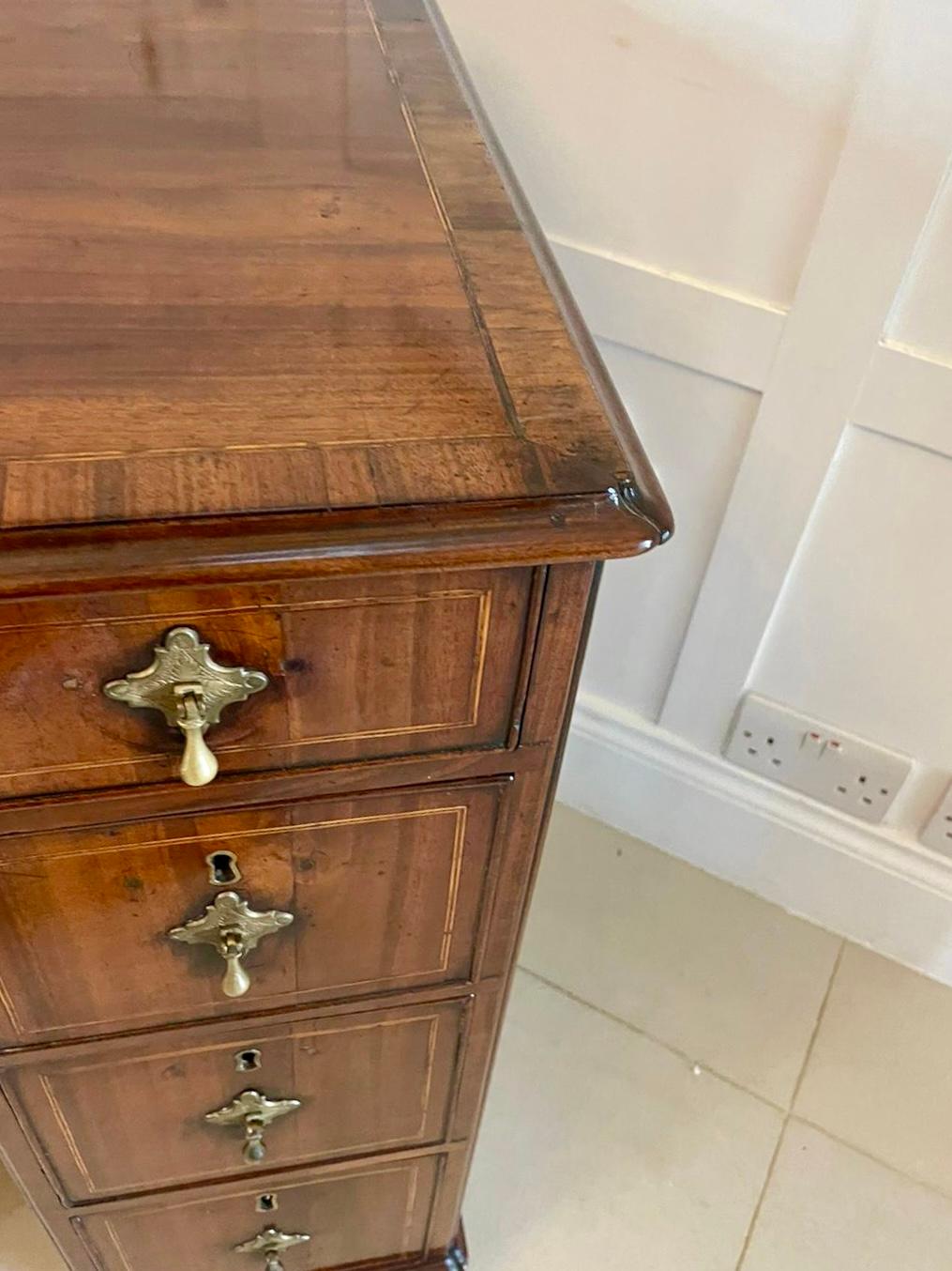 Antique George III Quality Walnut Kneehole Desk  For Sale 6