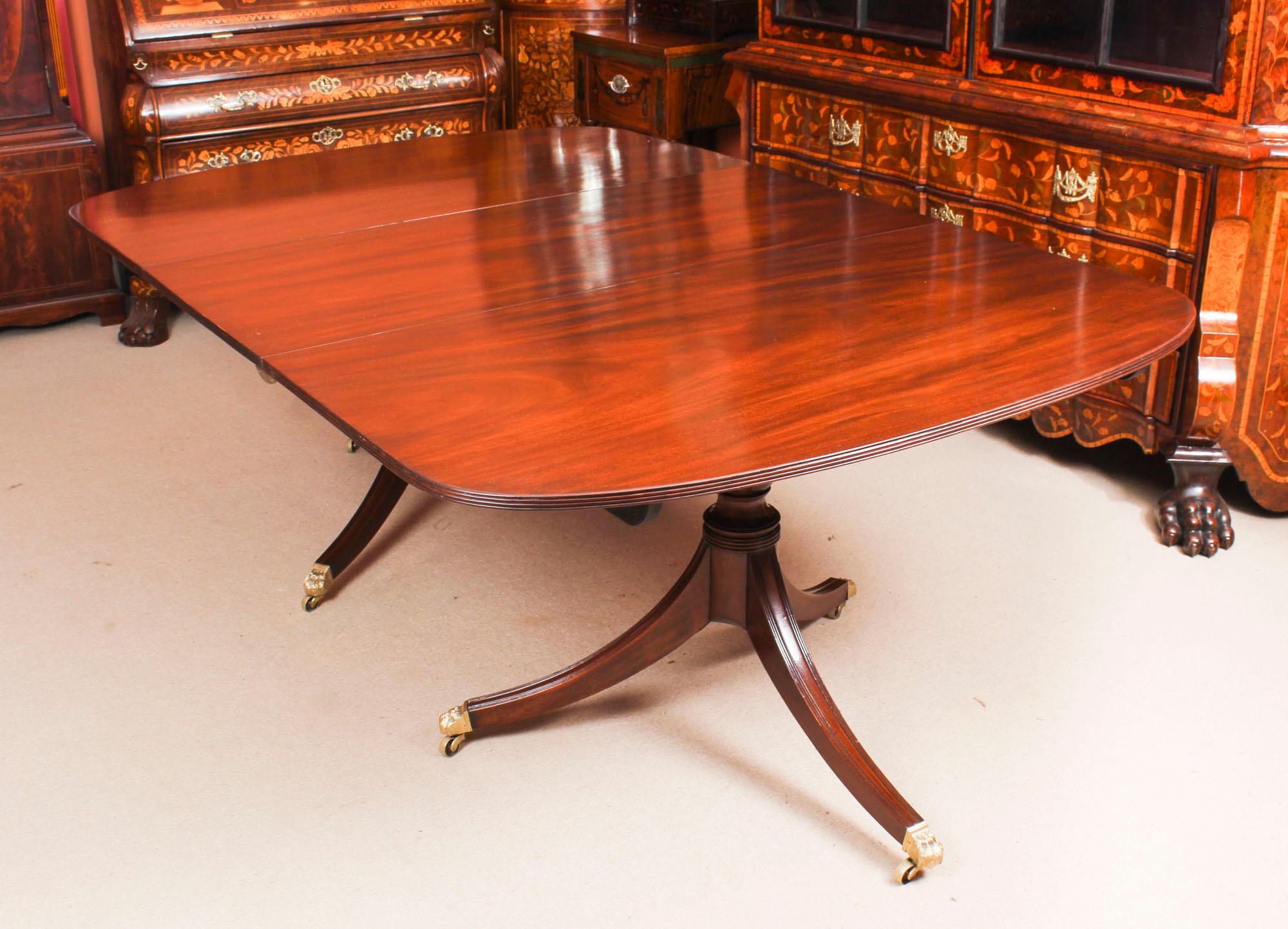 English George III Regency Dining Table 19th Century with 8 Bespoke Dining Chairs