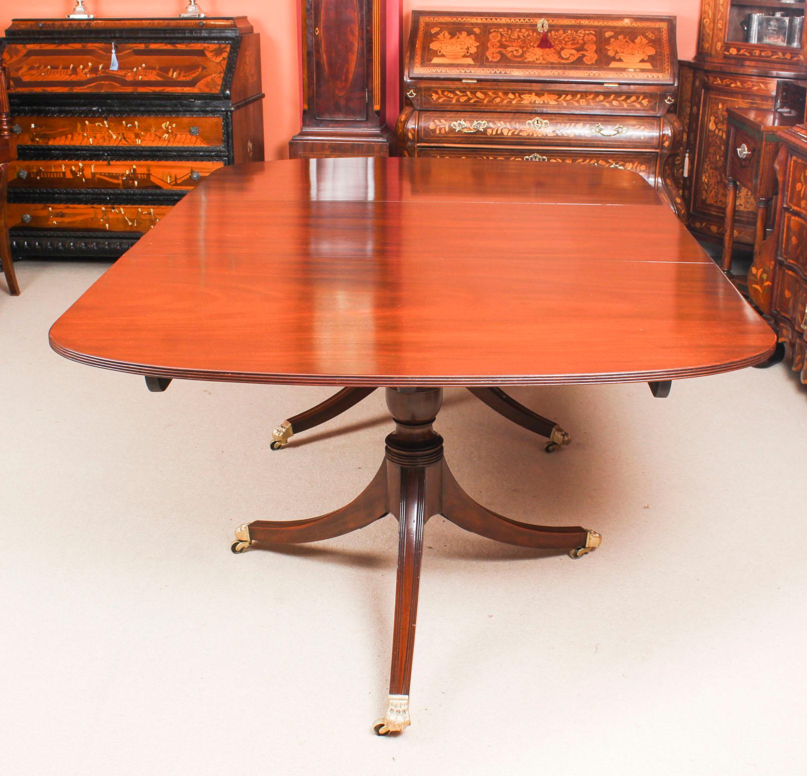 Early 19th Century George III Regency Dining Table 19th Century with 8 Bespoke Dining Chairs