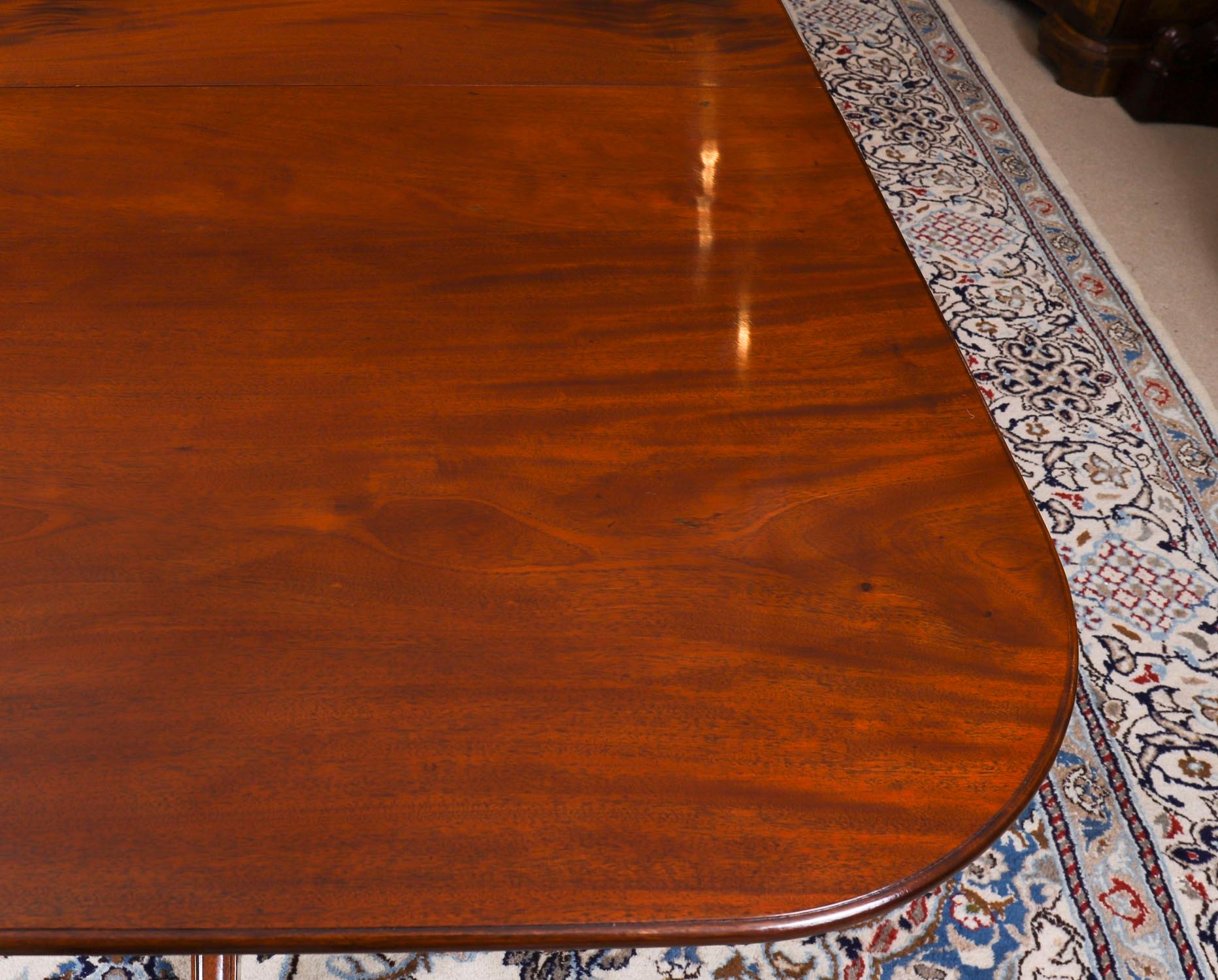 Antique George III Regency Dining Table Circa 1820 with 10 Dining Chairs For Sale 5