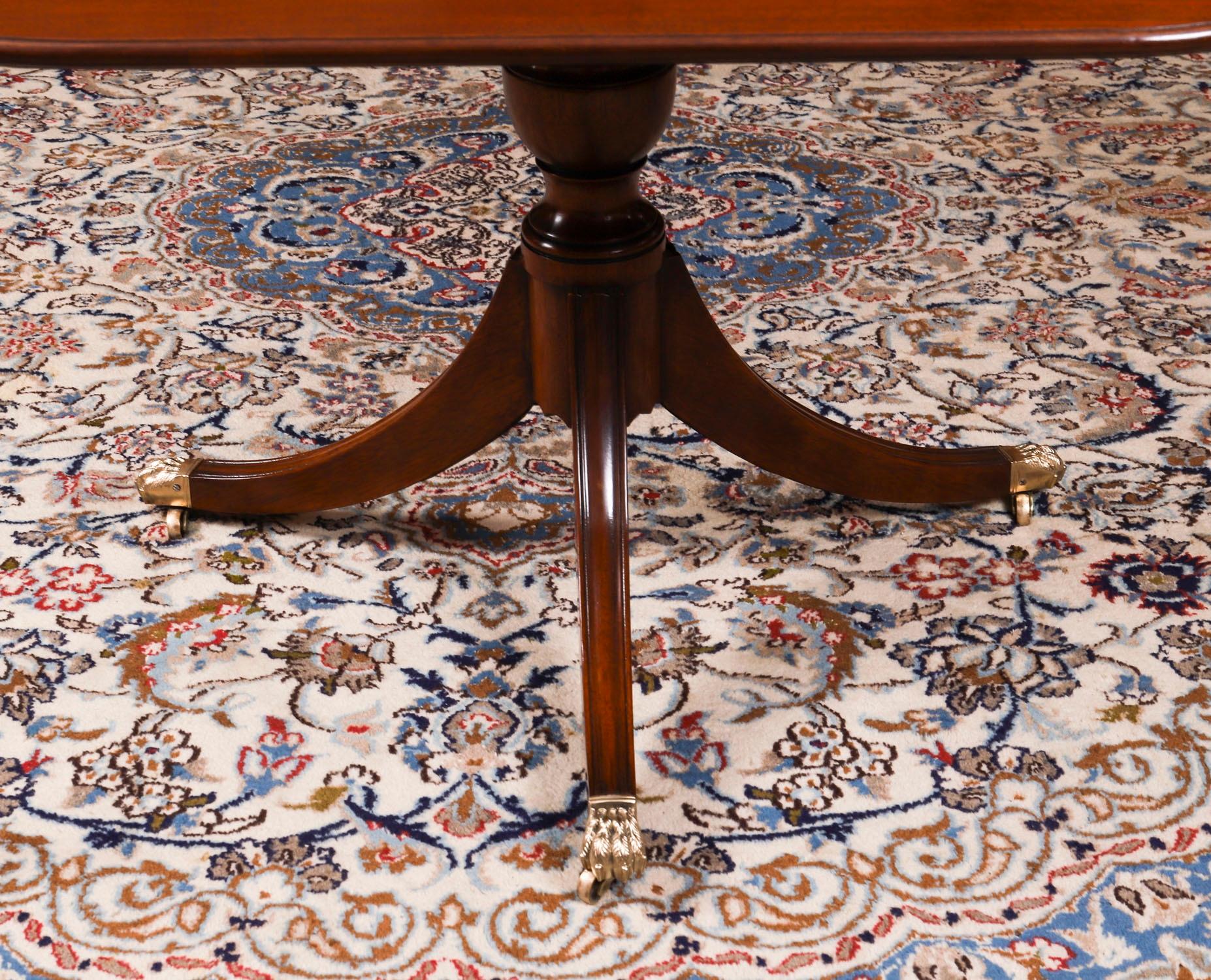 Antique George III Regency Dining Table Circa 1820 with 10 Dining Chairs For Sale 7