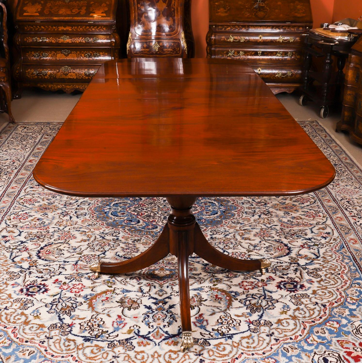 Early 19th Century Antique George III Regency Dining Table Circa 1820 with 10 Dining Chairs For Sale