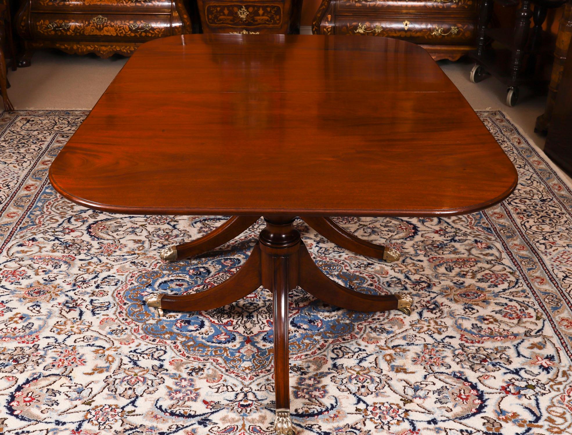 Antique George III Regency Dining Table Circa 1820 with 10 Dining Chairs For Sale 1