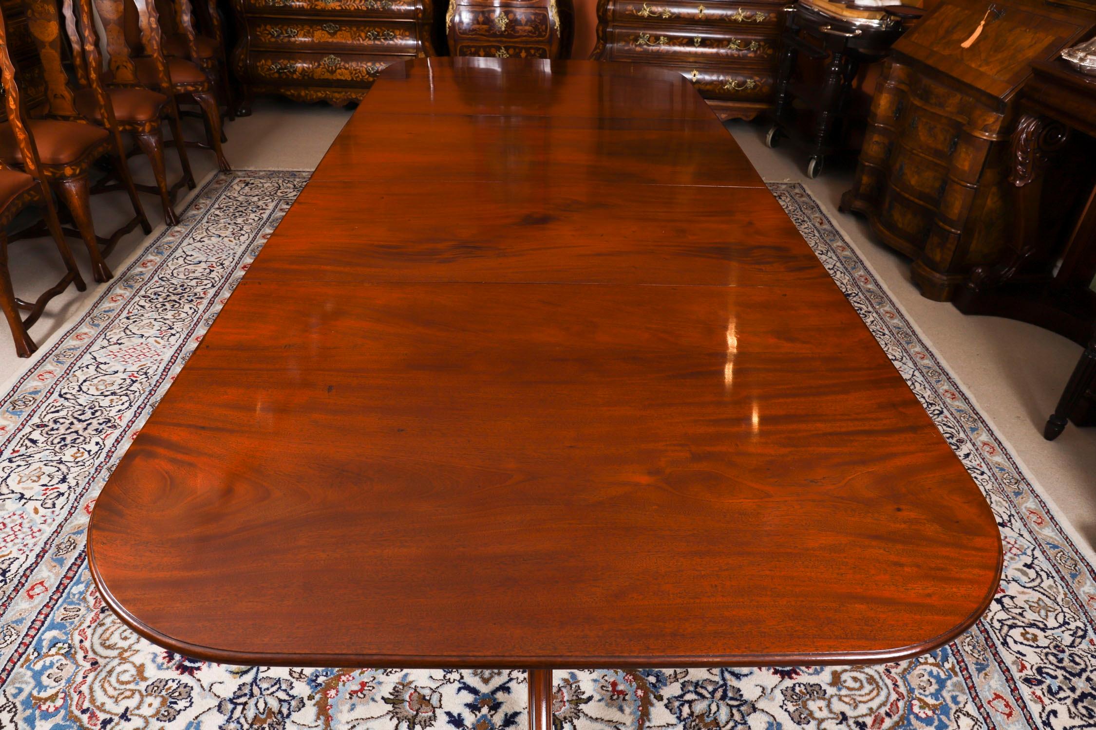 Antique George III Regency Dining Table Circa 1820 with 10 Dining Chairs For Sale 2