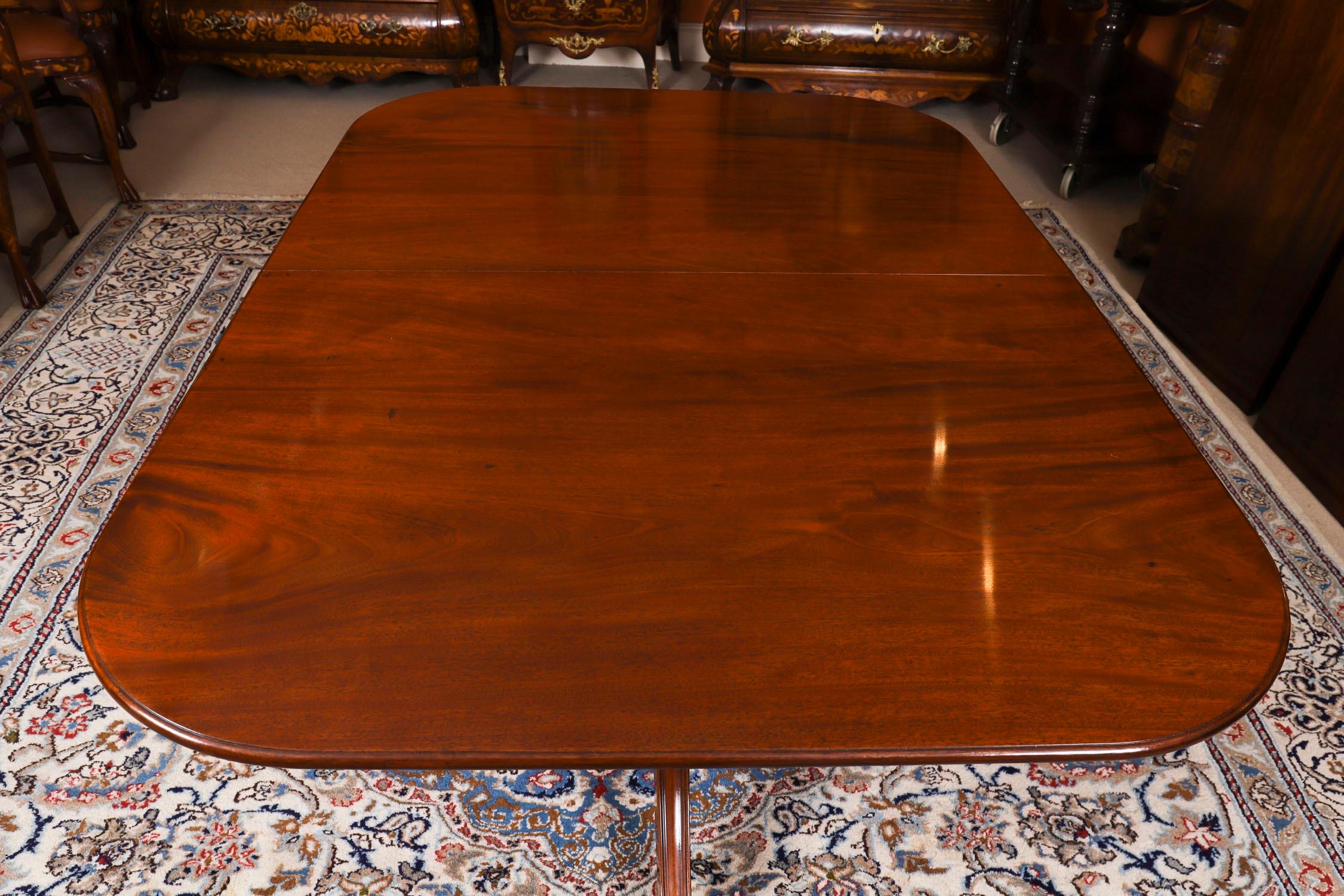 Antique George III Regency Dining Table Circa 1820 with 10 Dining Chairs For Sale 3