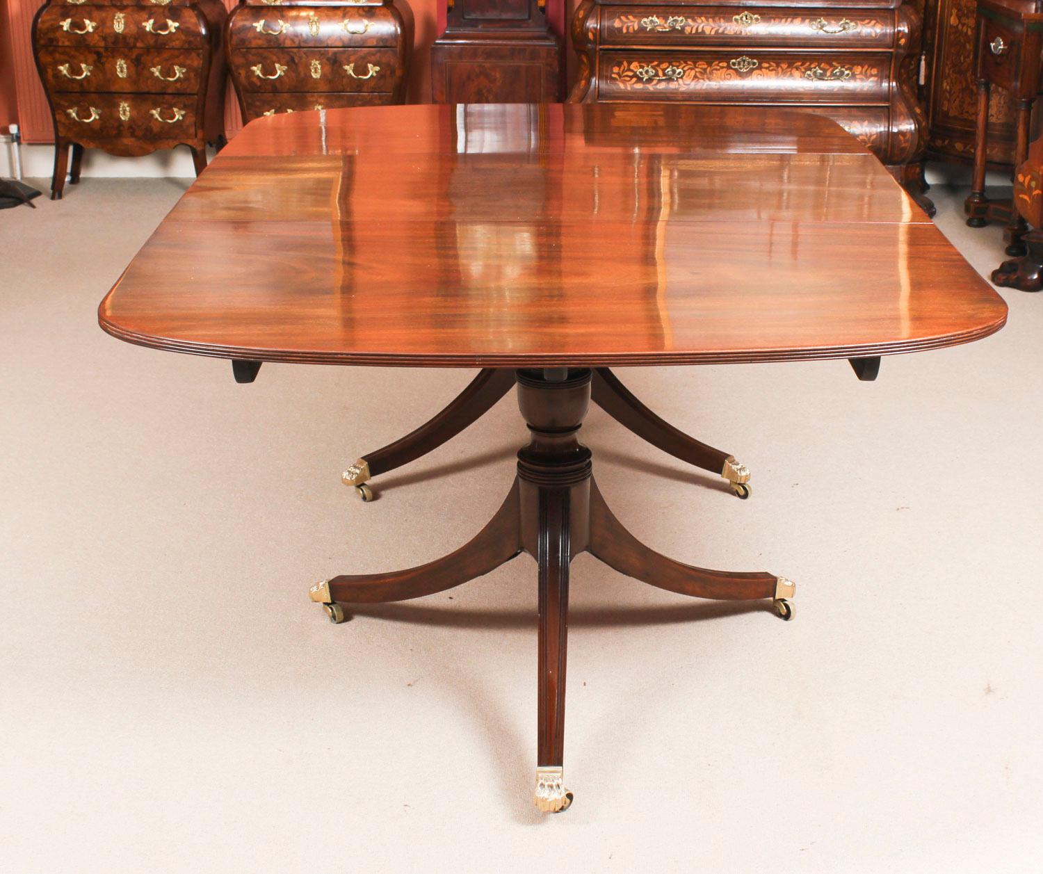 Early 19th Century Antique George III Regency Flame Mahogany Twin Pillar Dining Table 19th Century