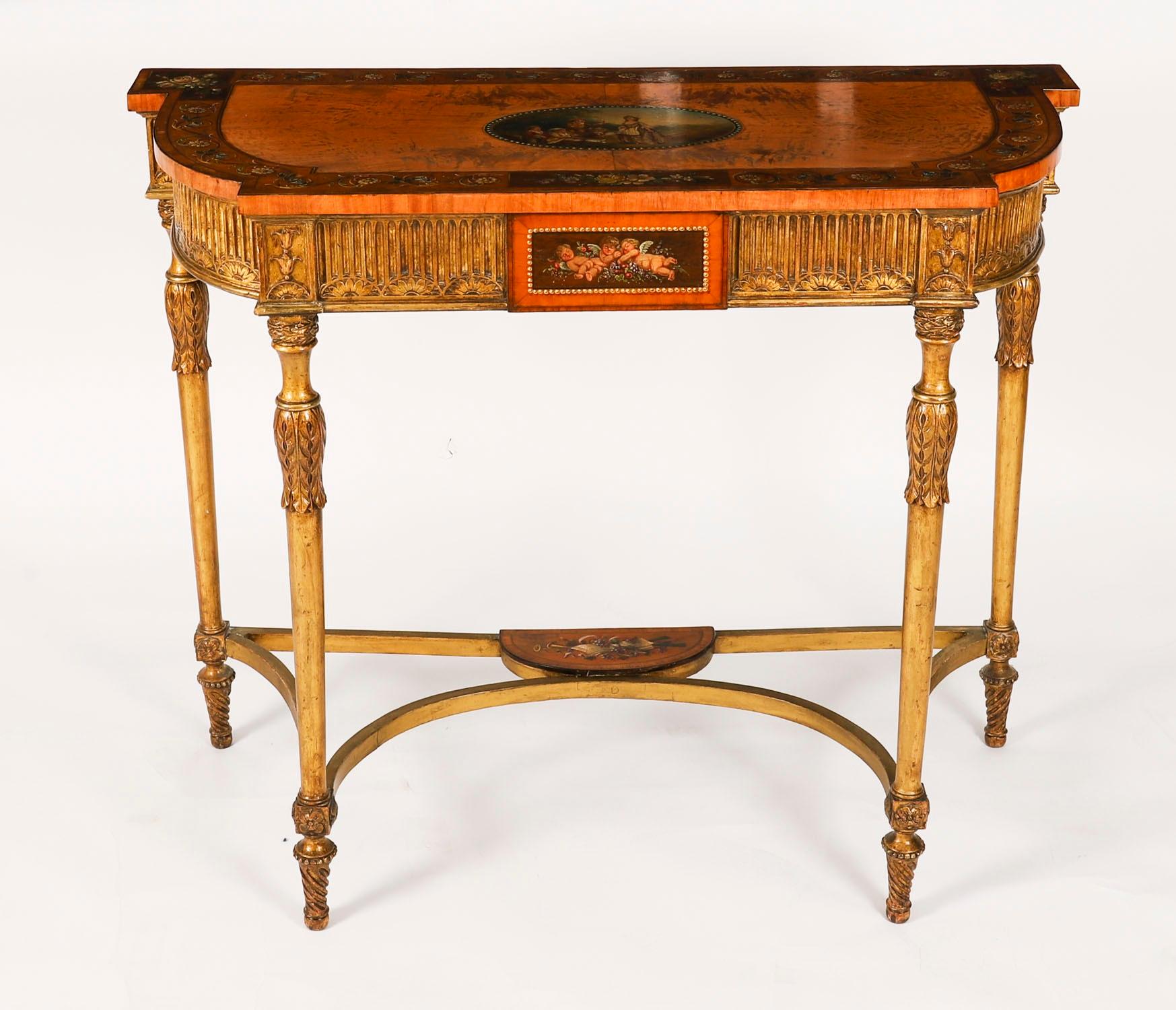 Se trata de una hermosa consola antigua Jorge III de madera satinada pintada a mano y madera dorada, datada hacia 1780.

La consola es de diseño Sheraton, la parte superior tiene una cenefa de follaje y flores y una encantadora viñeta central