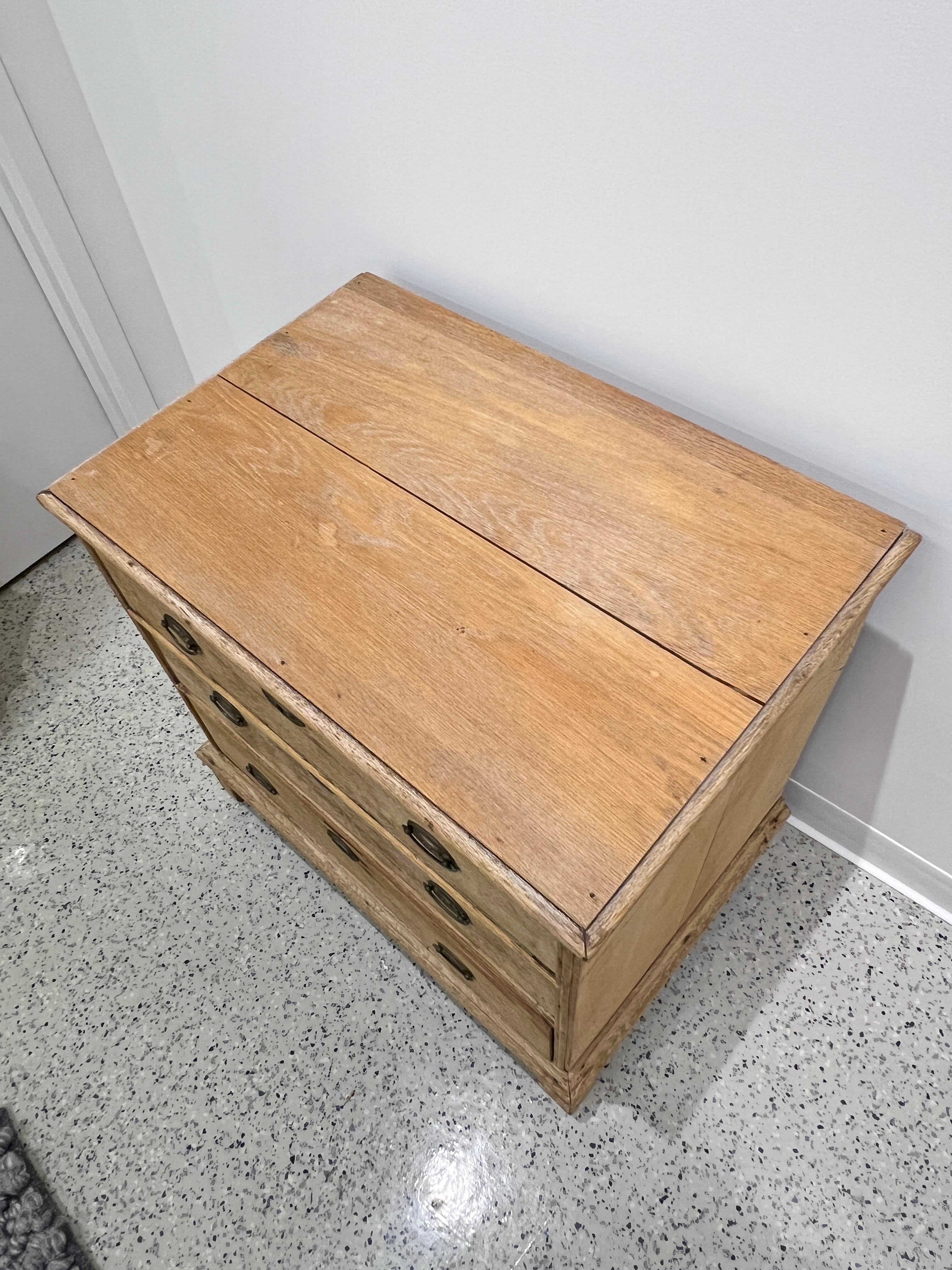 Antique George III Scrubbed Oak Chest, Circa 18th Century In Good Condition For Sale In Peabody, MA