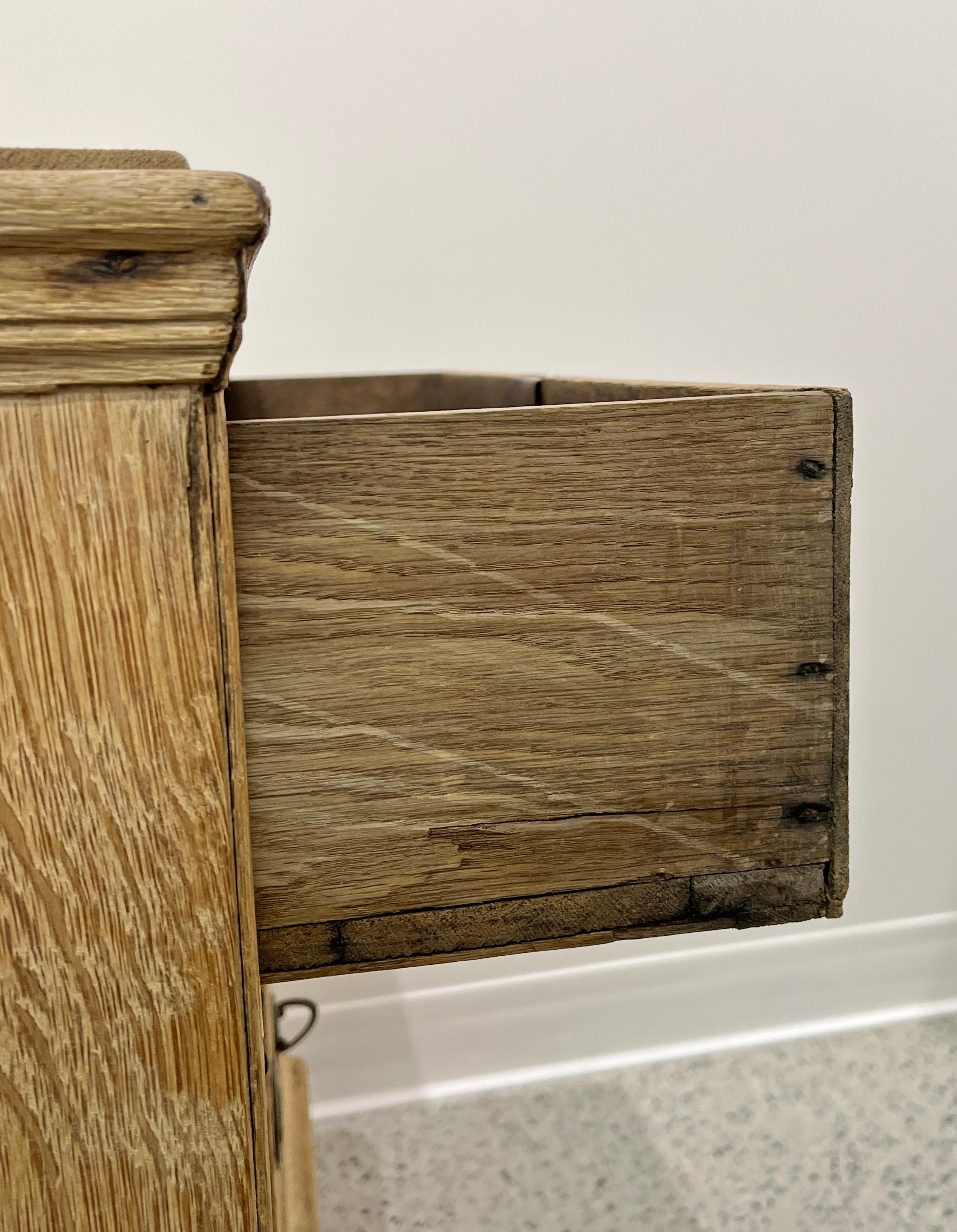 Antique George III Scrubbed Oak Chest, Circa 18th Century For Sale 3