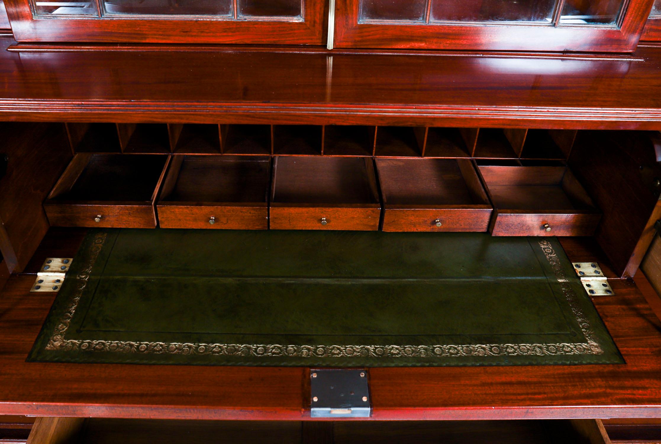 Antiguo Secretaire George III Breakfront Bookcase Siglo XIX en venta 3