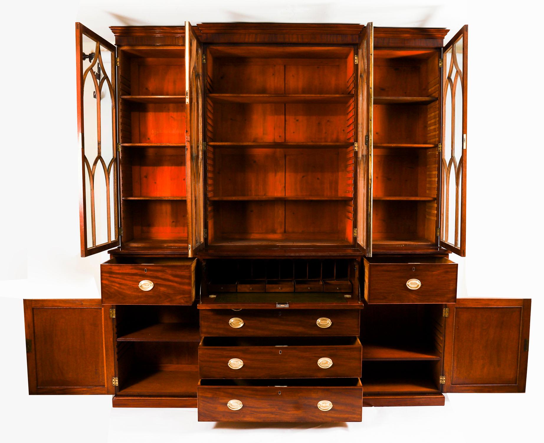 Antiguo Secretaire George III Breakfront Bookcase Siglo XIX en venta 4