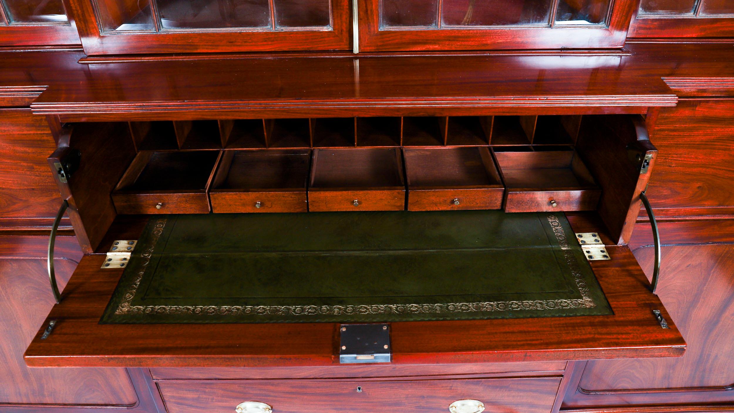Antiguo Secretaire George III Breakfront Bookcase Siglo XIX en venta 5