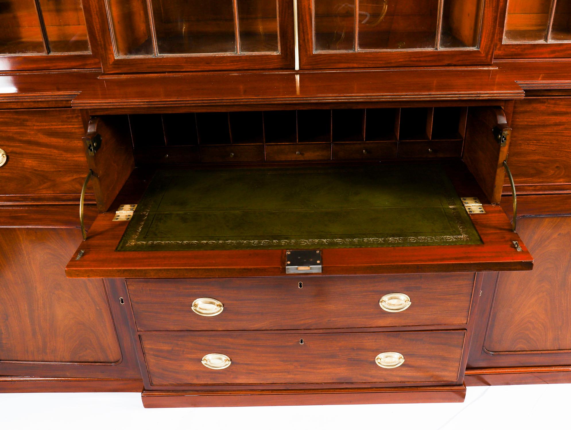 Antiguo Secretaire George III Breakfront Bookcase Siglo XIX en venta 9