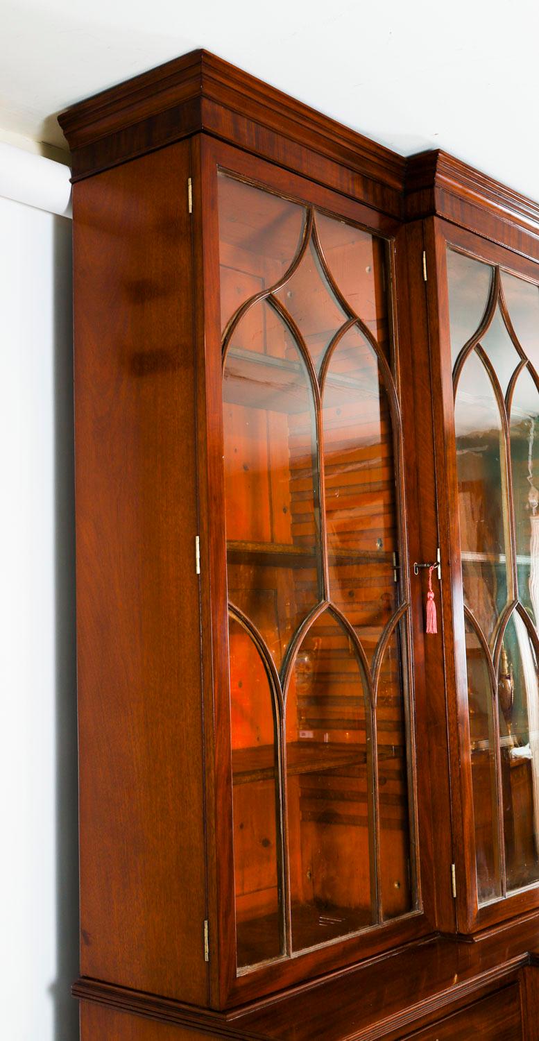 Antiguo Secretaire George III Breakfront Bookcase Siglo XIX en venta 10
