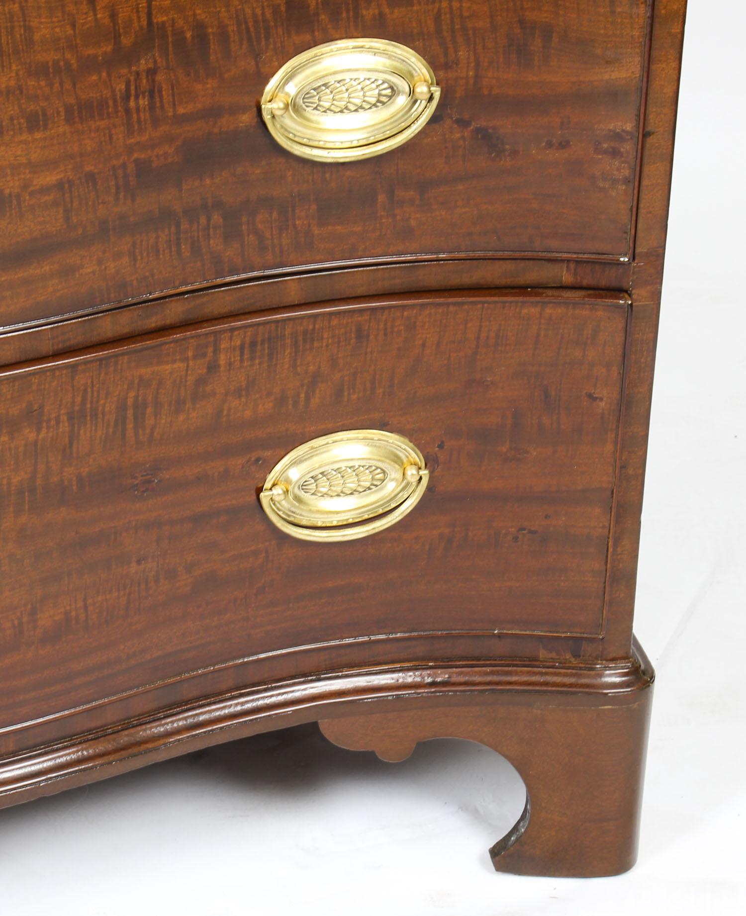 Antique George III Serpentine Flame Mahogany Chest Drawers, 18th Century For Sale 6