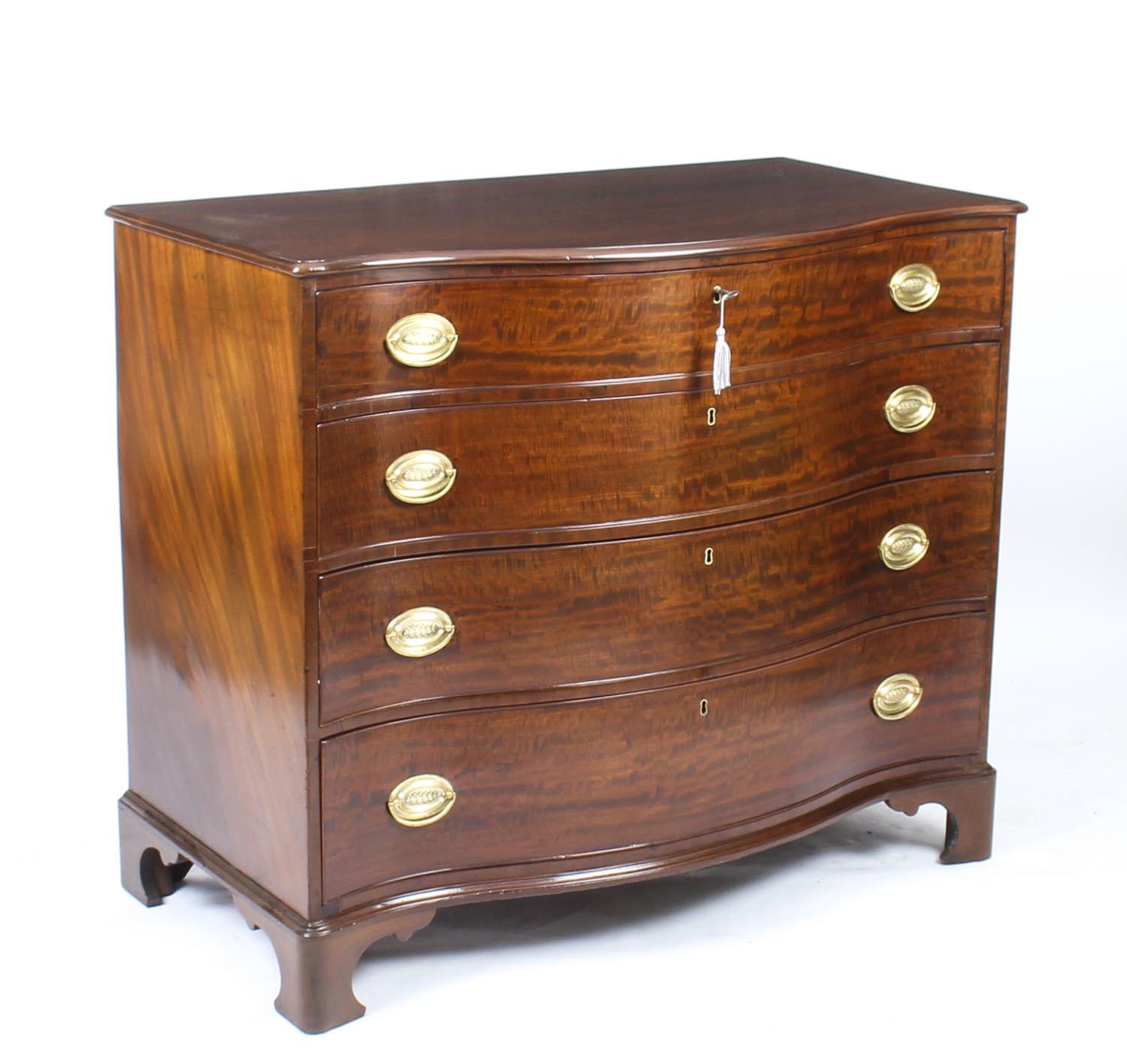 Antique George III Serpentine Flame Mahogany Chest Drawers, 18th Century For Sale 8