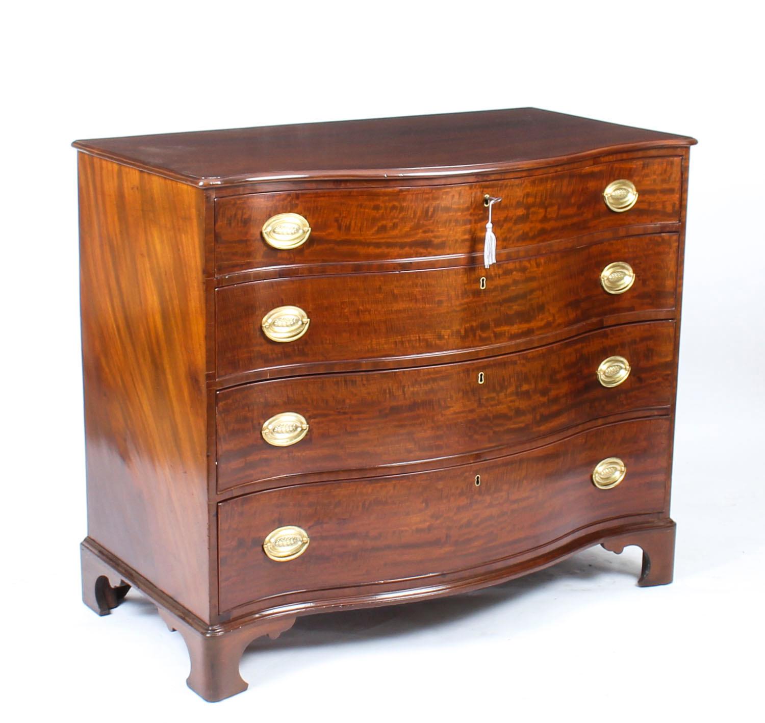 Antique George III Serpentine Flame Mahogany Chest Drawers, 18th Century 9